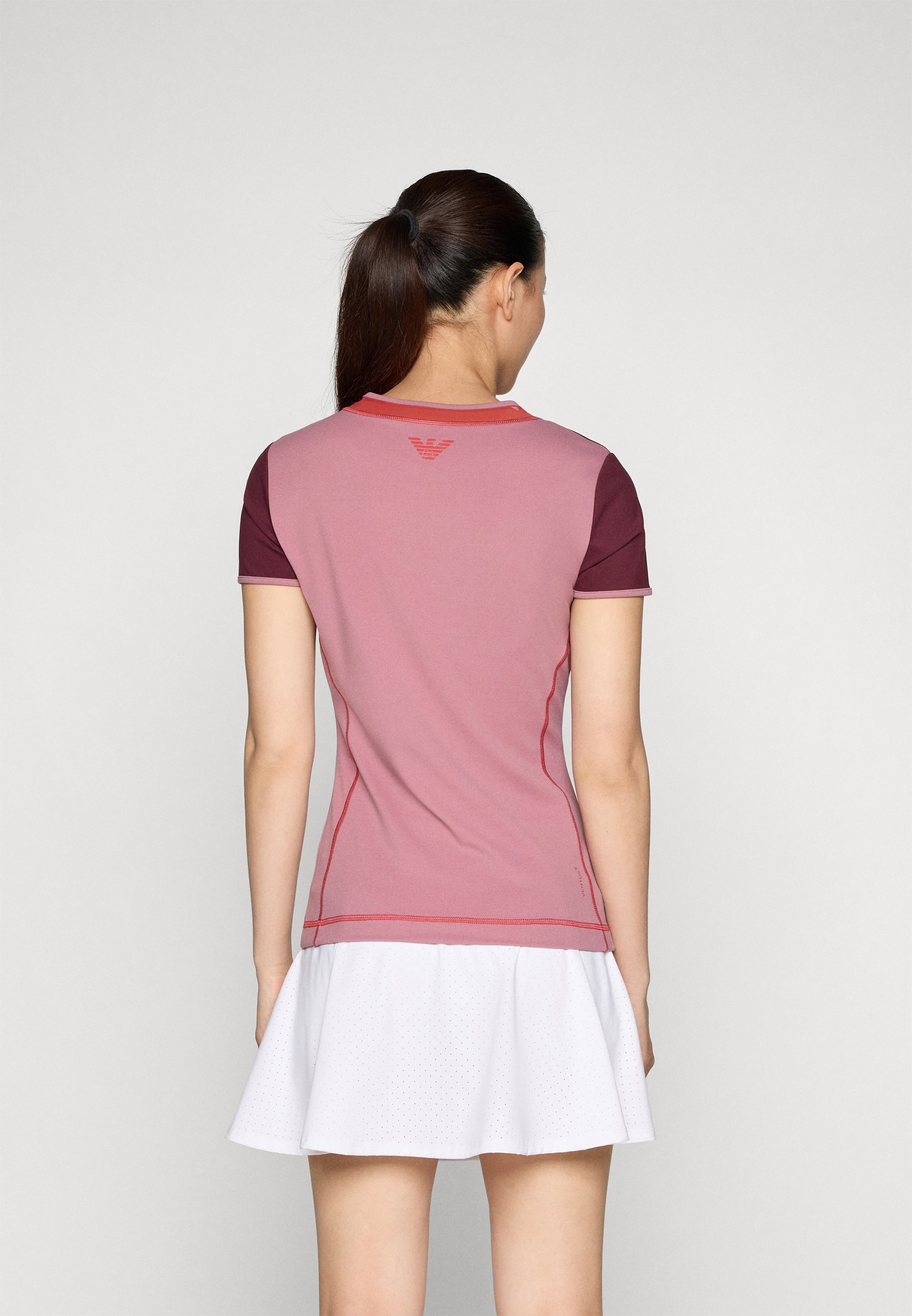 EA7 Emporio Armani TENNIS PRO FREESTYLE TEE - Camiseta esportiva - orquídea escura/bordô