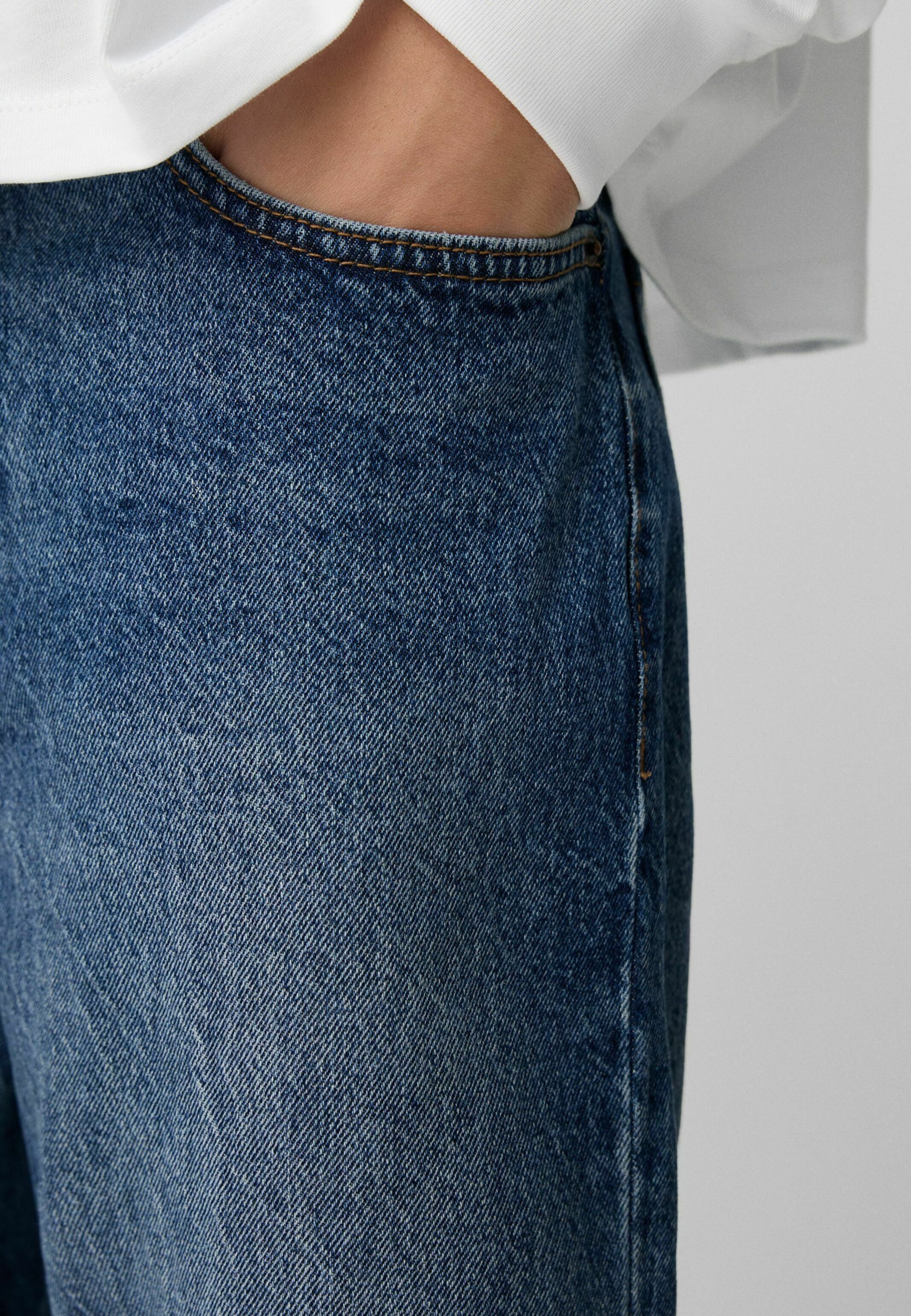 Bershka jeans met taps toelopende pasvorm - donkerblauw