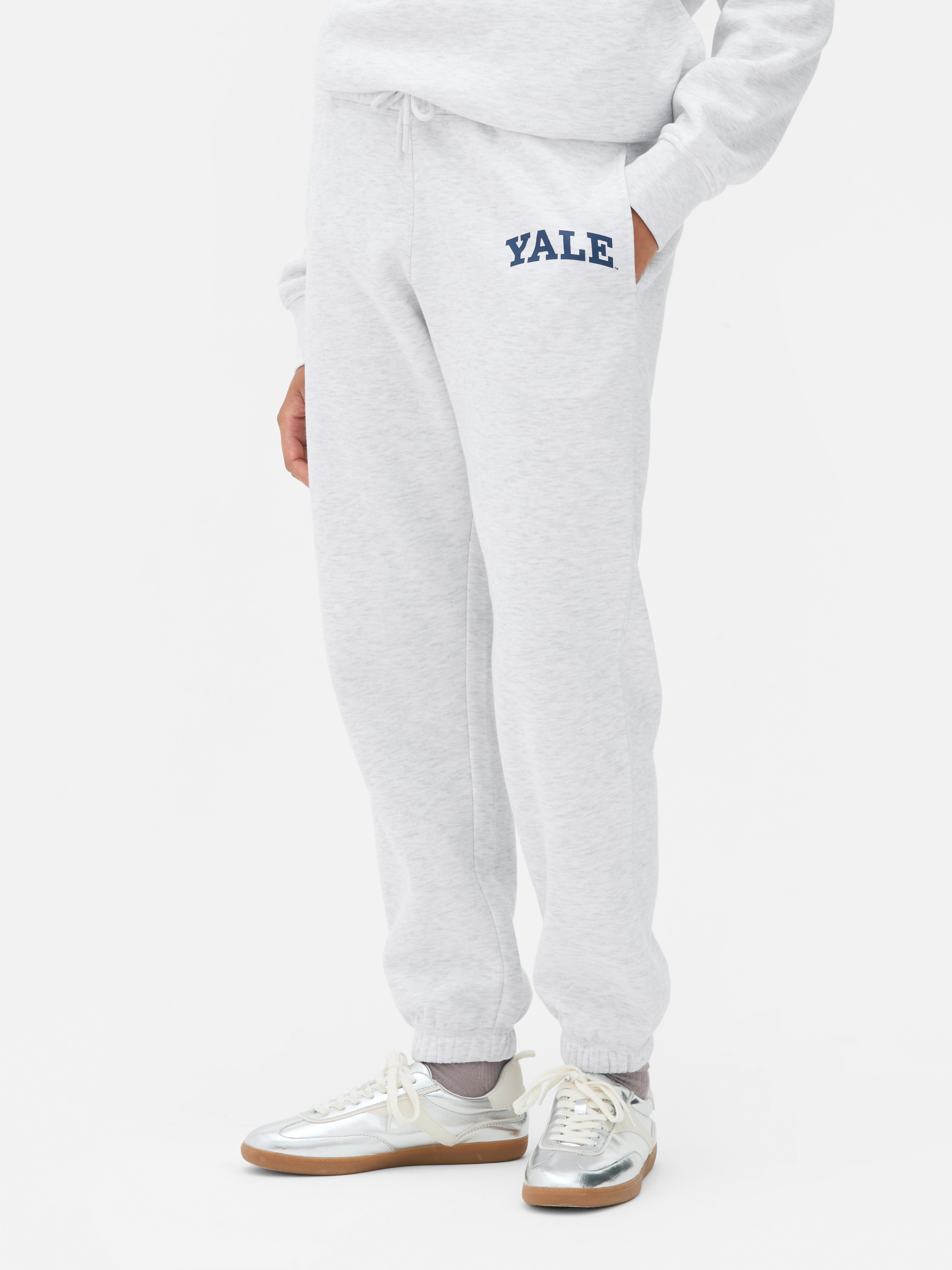 Pantaloni de trening Yale asortați cu șnur de strângere Pantaloni de trening Yale cu șnur de strângere, manșete elastice la gleznă și imprimeu Yale mic