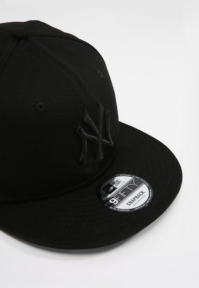 New Era petten
