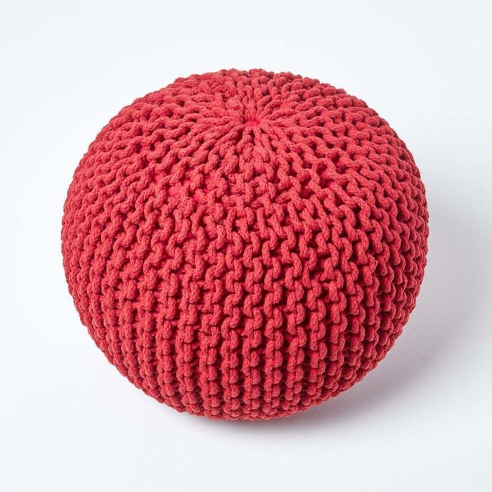 Roter runder Strickpouf