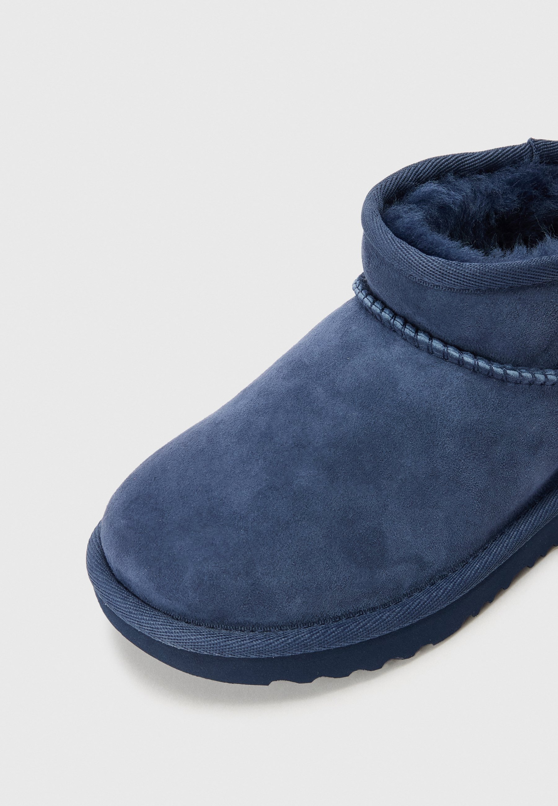 UGG CLASSIC ULTRA MINI UNISEX - Klasické kotníkové boty - black