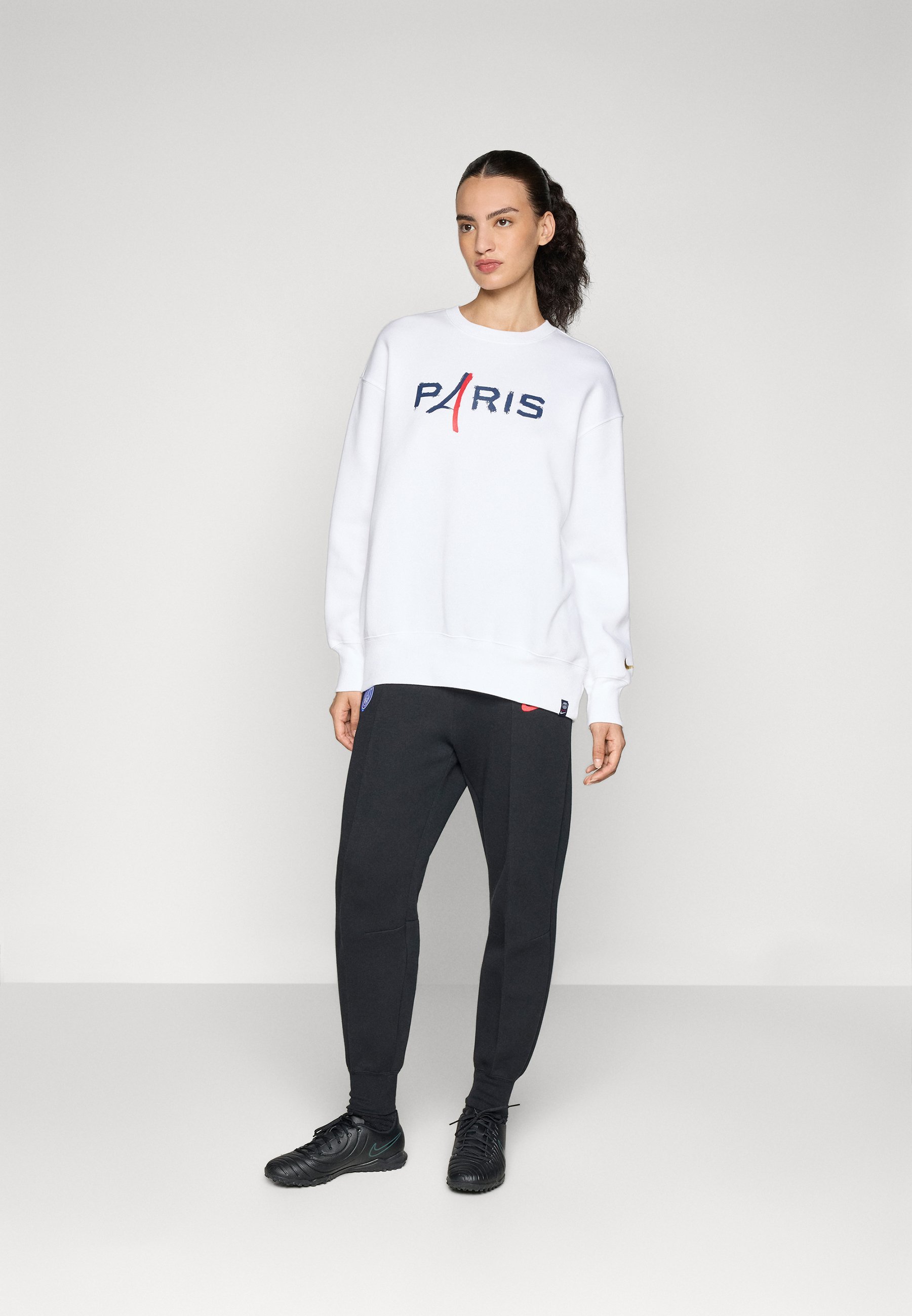 Nike Performance PARIS SAINT-GERMAIN PHOENIX FLEECE - Klubové oblečenie - biela/metalická zlatá