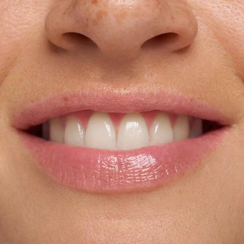 essence LIP Swirl mitrinoša lūpu maska ar barojošu efektu