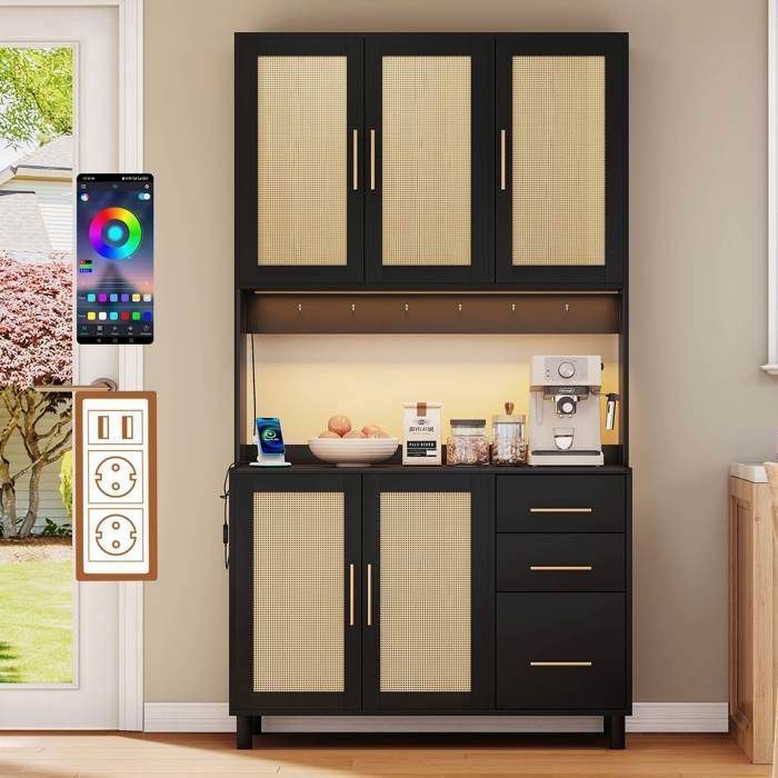 Credenza da cucina in vimini da 183 cm con illuminazione LED multicolore e porta USB, 3 cassetti, 5 ante e ripiani regolabili, colore nero.