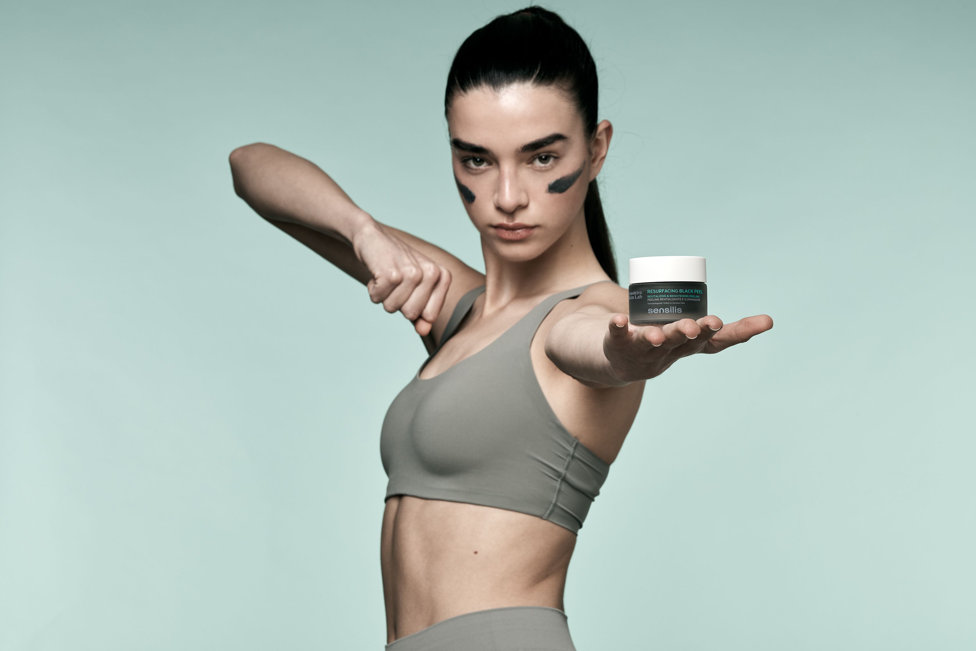 Resurfacing Black Peel ревитализујући и осветљујући пилинг чишћење лица из апотеке