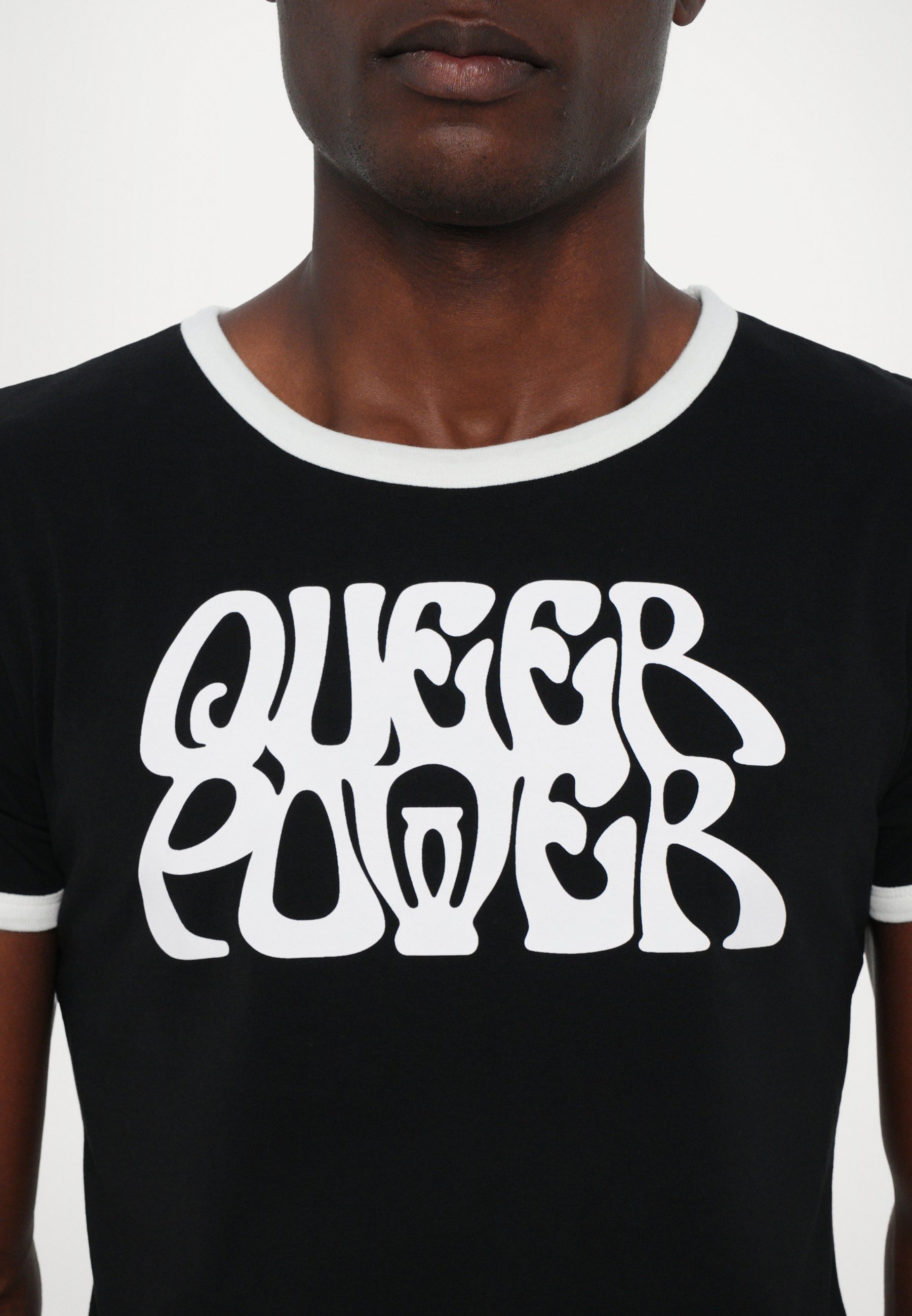 Ludovic de Saint Sernin QUEER POWER UNISEX - T-shirt met print - zwart