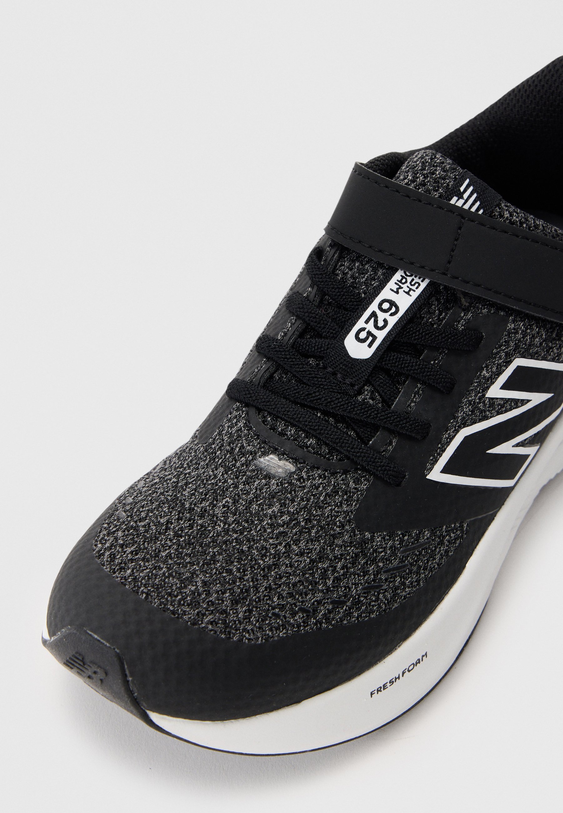 New Balance FRESH FOAM 625 UNISEX - Cestné bežecké topánky - čierna
