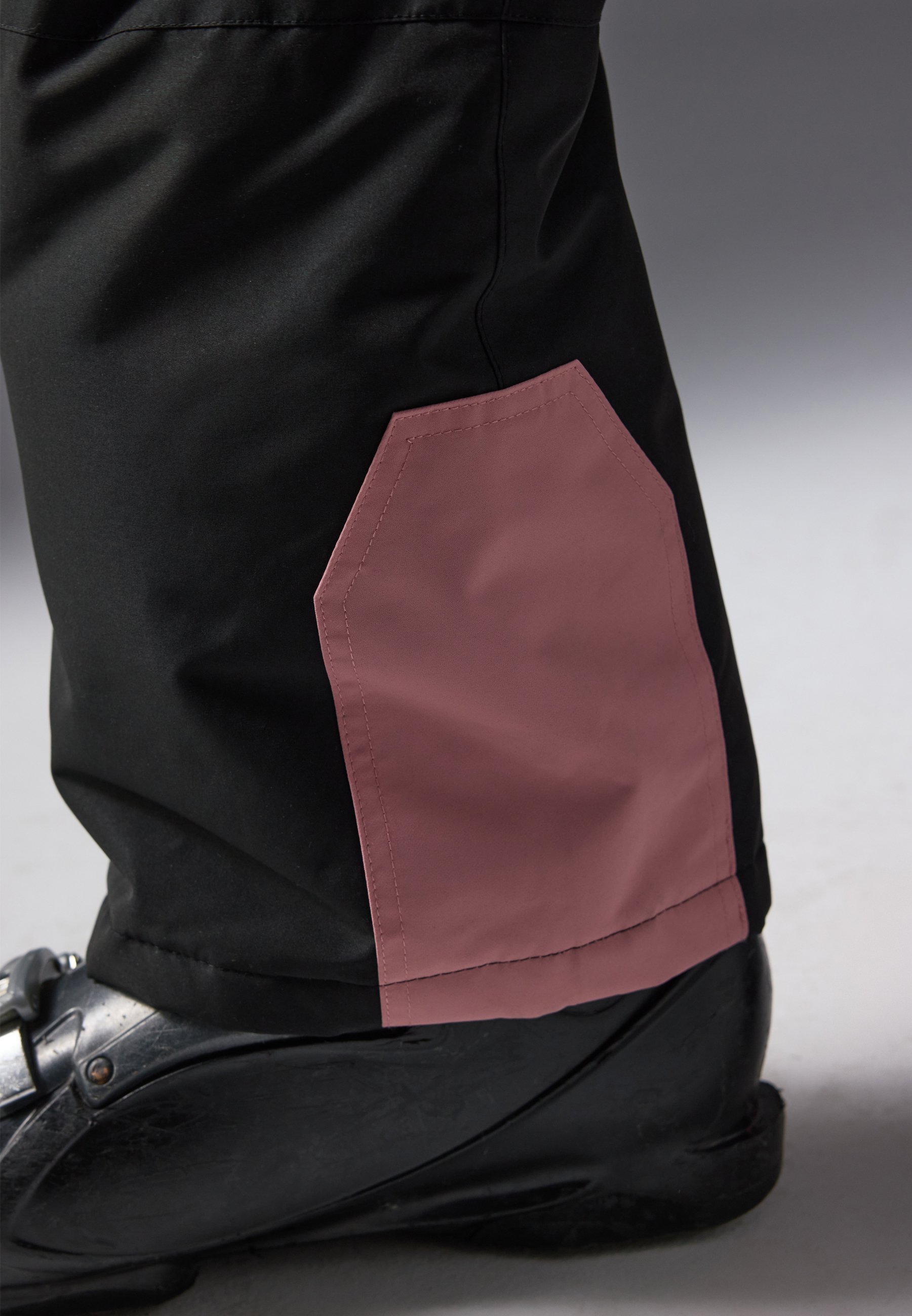 Even&Odd active SUUSAPÜKSID REGULEERITAVA VÖÖGA - Suusapüksid - mustad/heleroosad