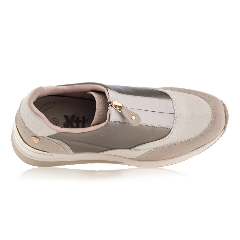 Καλάθια / αθλητικά παπούτσια Femme Beige