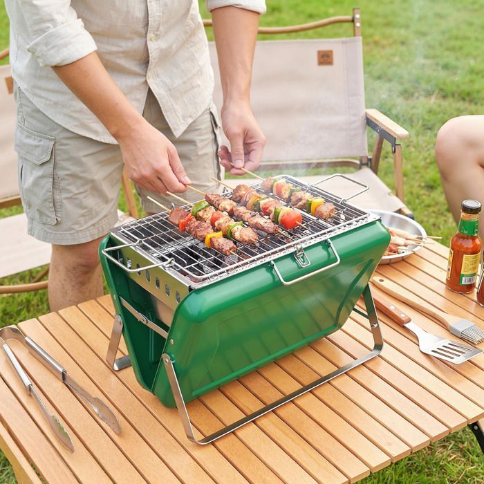 Outsunny Houtskoolbarbecue - Draagbaar en opvouwbaar - Opklapbaar handvat en poten - Staal - 40 x 28 x 25,5 cm - Donkergroen