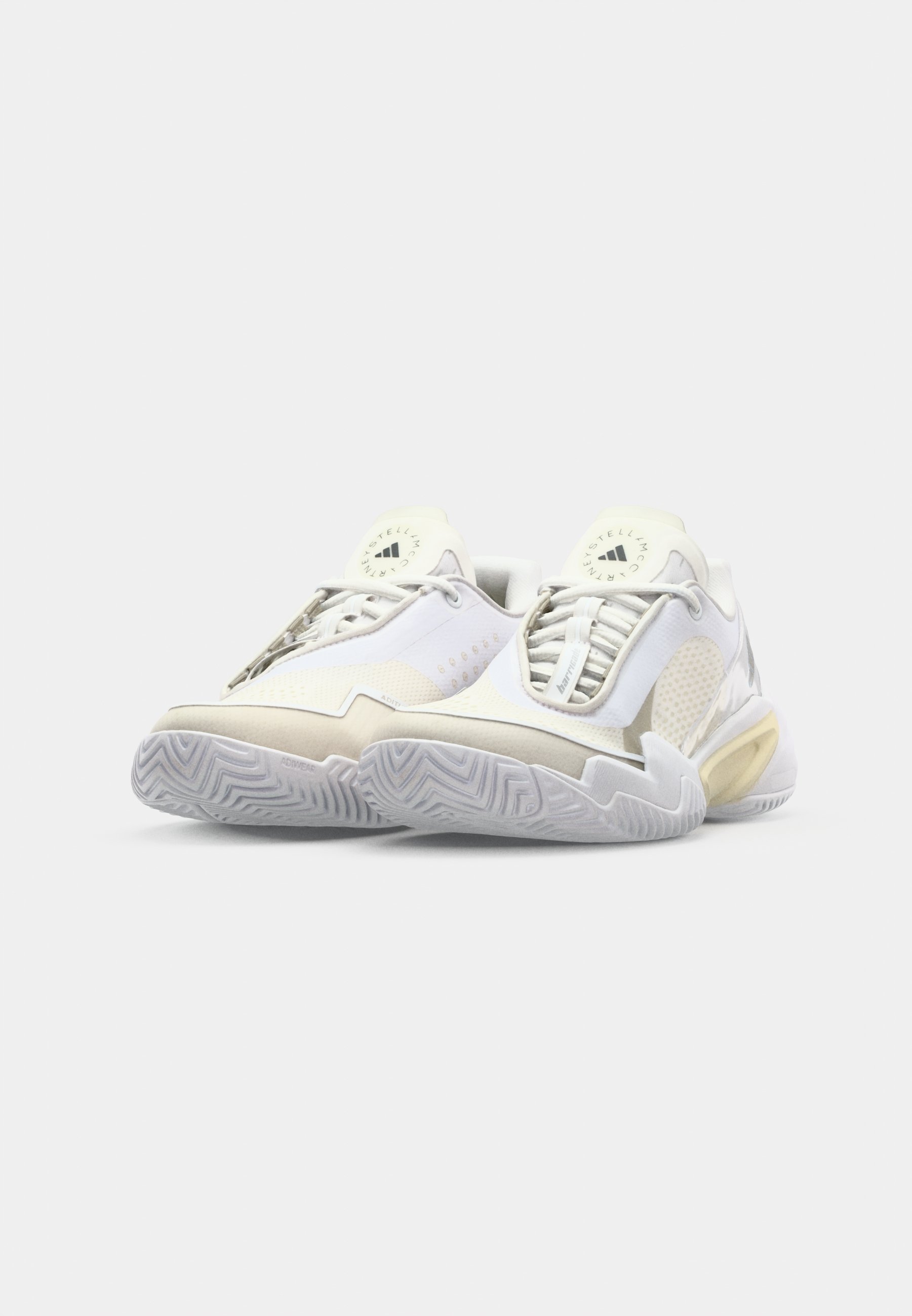 adidas Performance ASMC BARRICADE - Tênis Multiquadra - branco/leite de amêndoa/cinza salgueiro