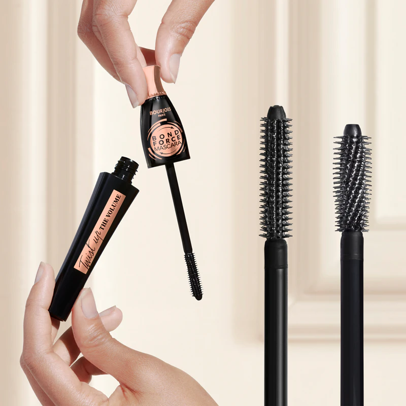 Máscara para cílios Bourjois Twist Up The Volume que curva e dá volume aos cílios.