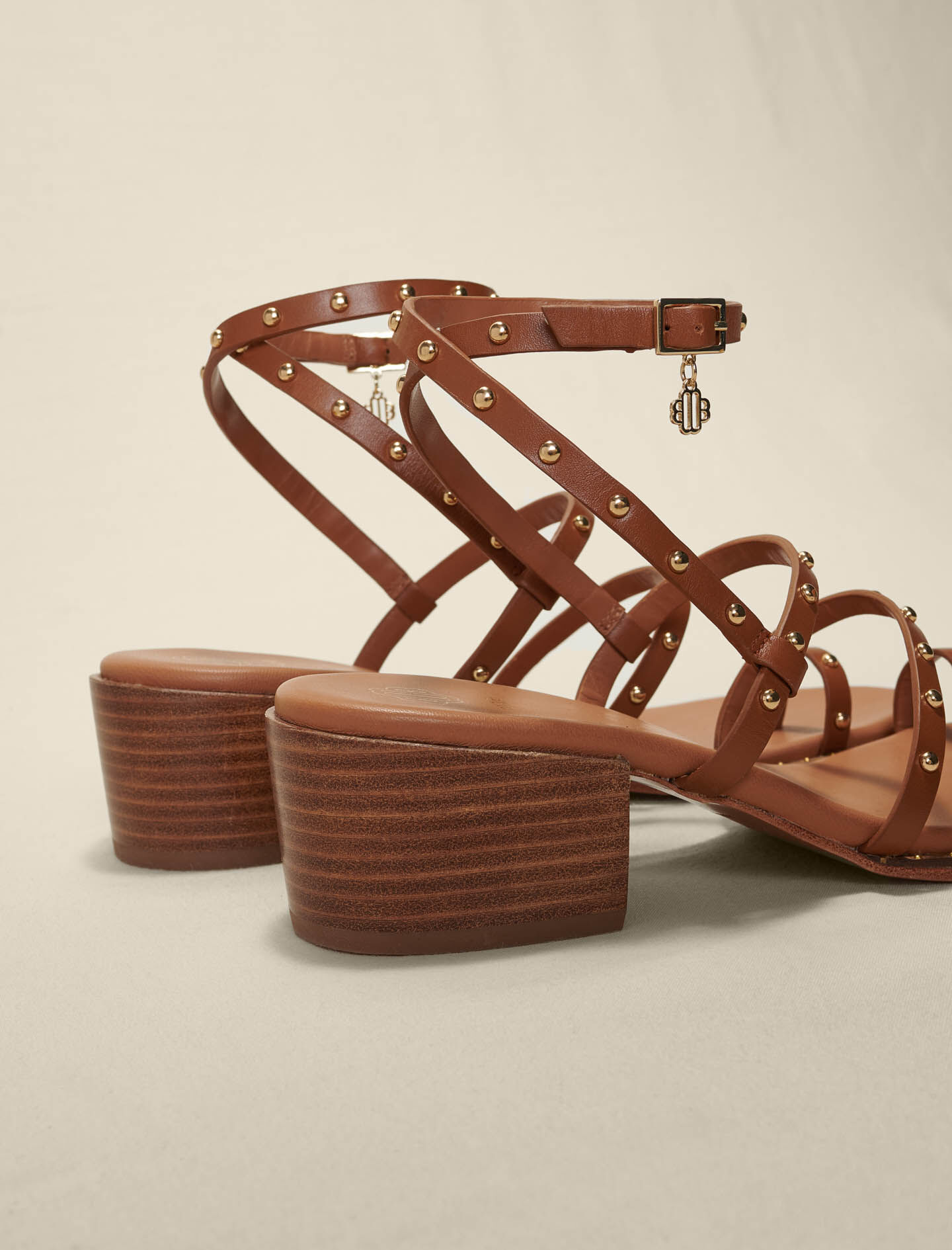 Leren sandalen met bandjes en studs - Camel