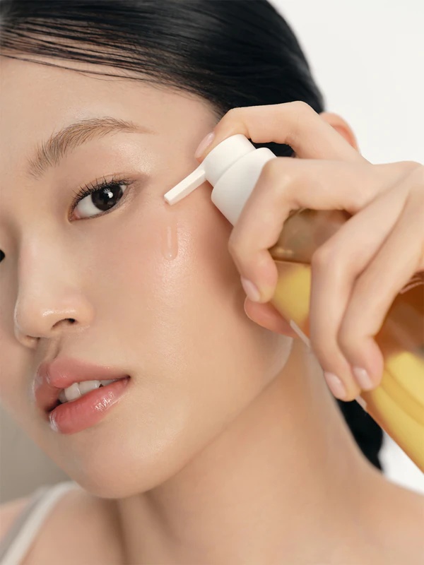 „Beauty of Joseon Ginseng Cleansing Oil“ – giliai valantis aliejus, skirtas odos skaistinimui ir lyginimui.