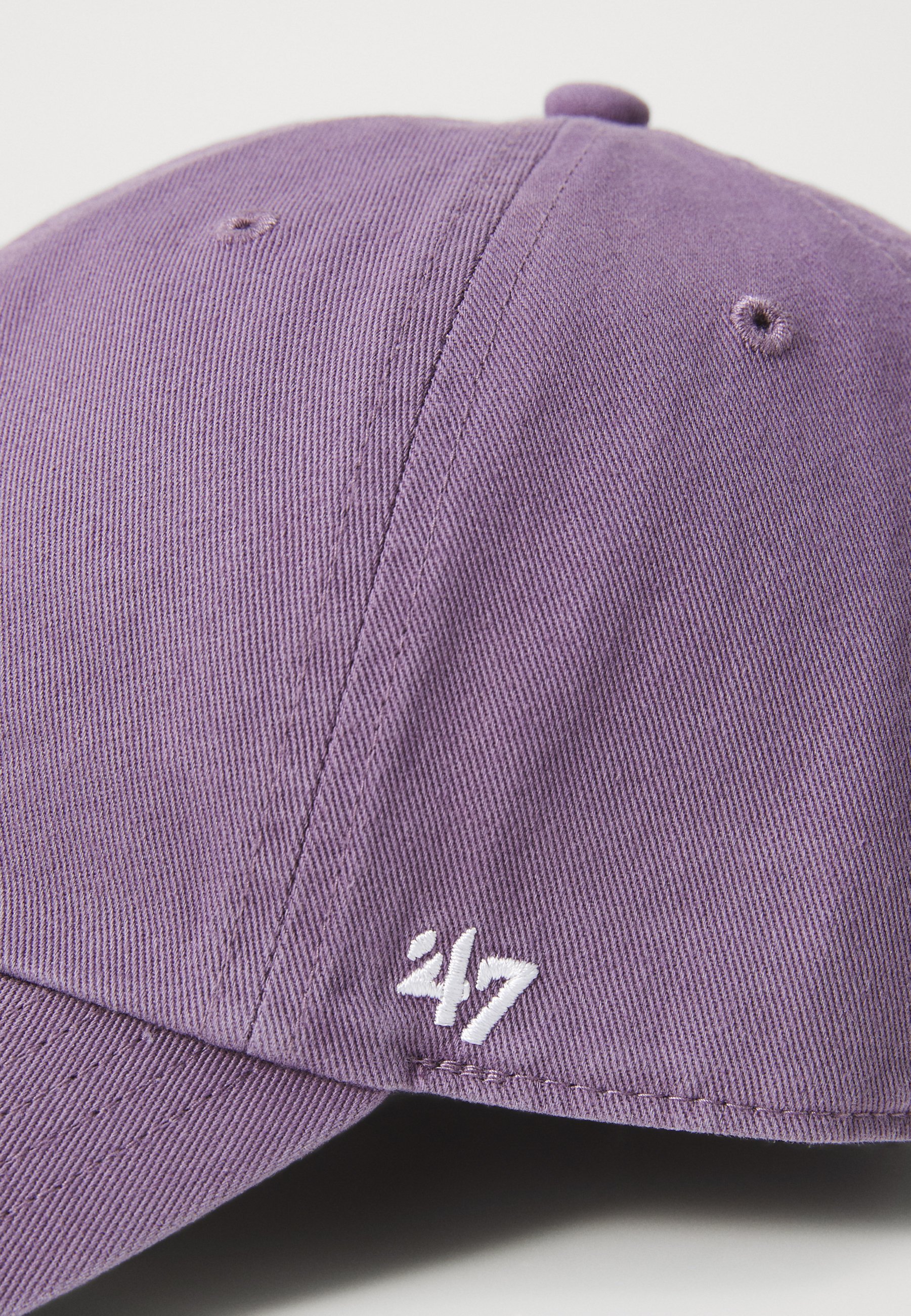 '47 Caps