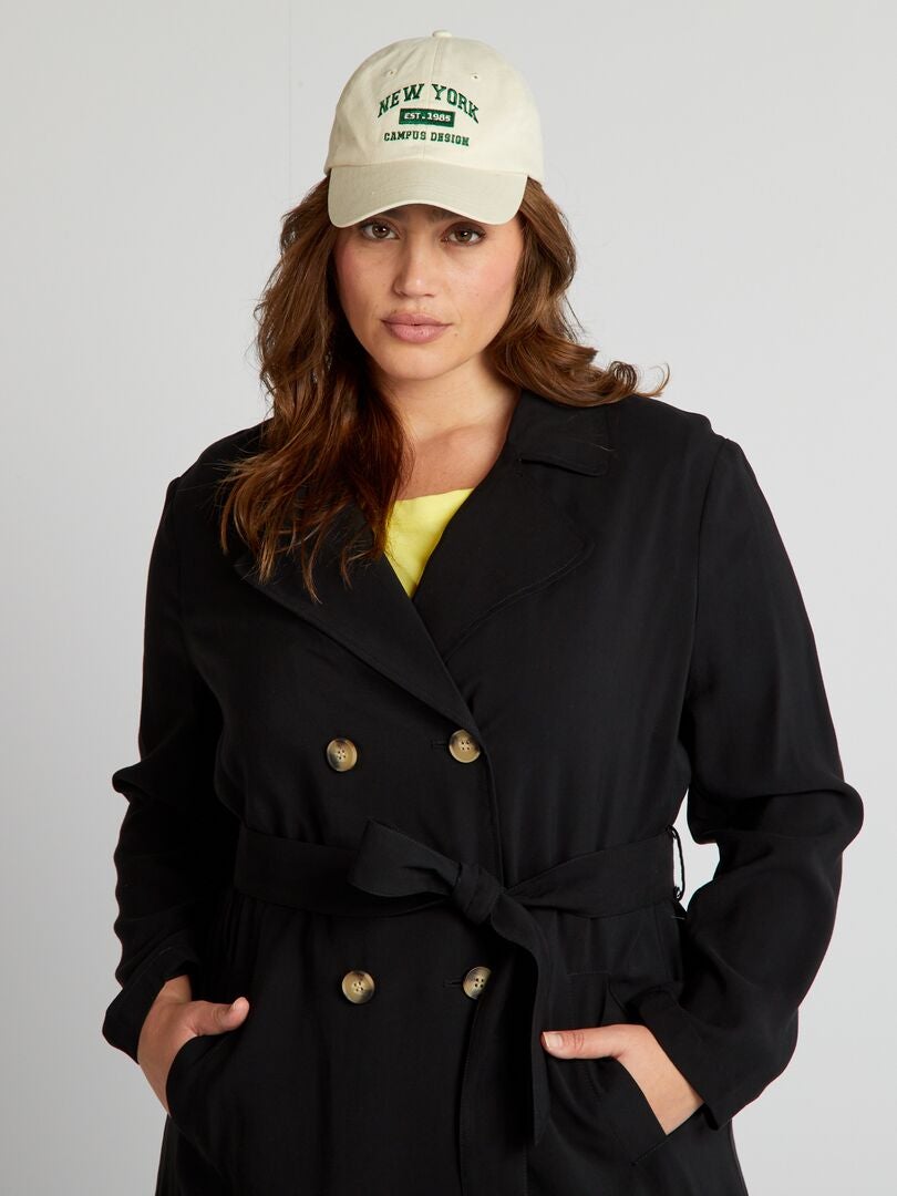 Trench coat preto de tecido macio com abotoamento duplo