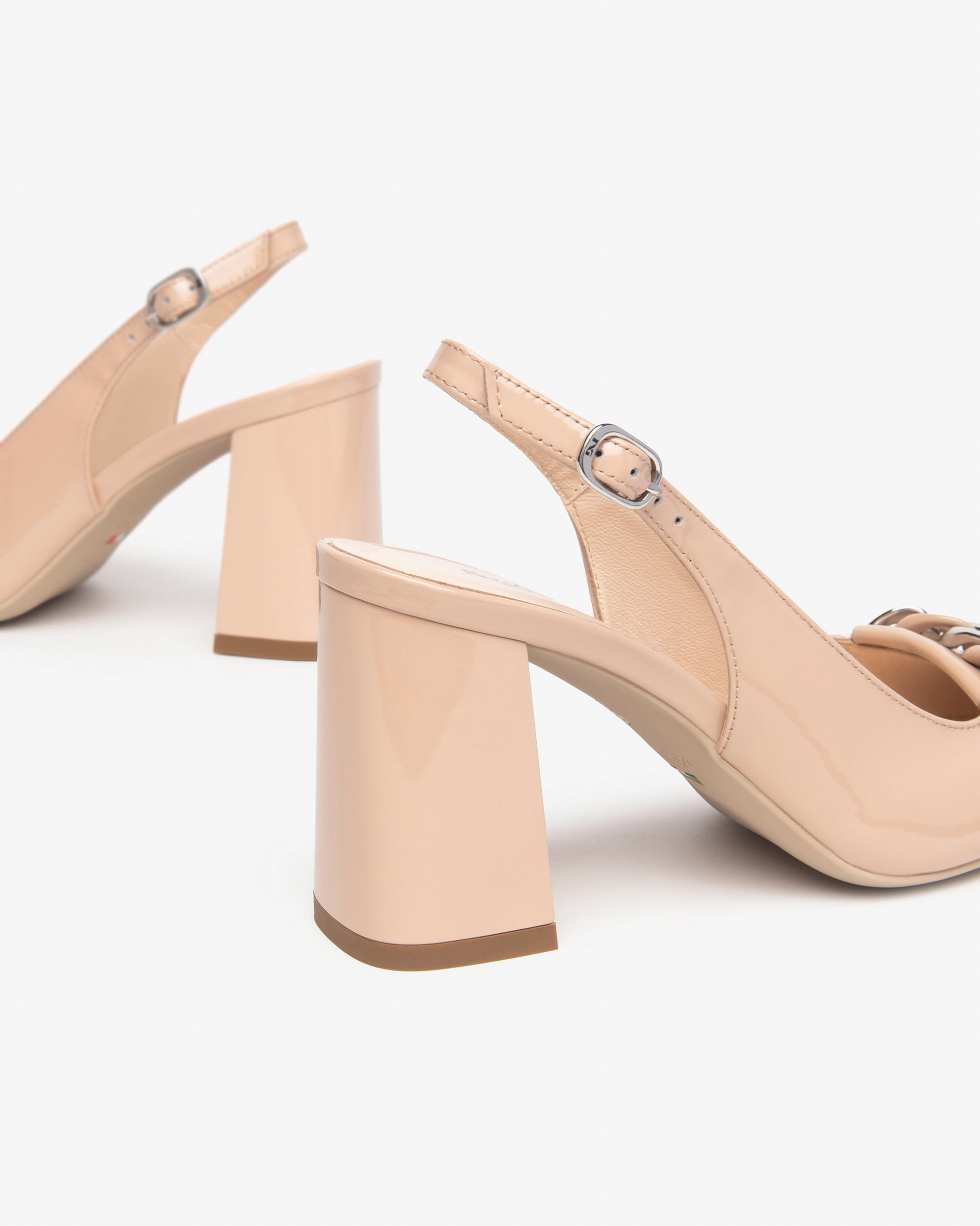  Damen-Pumps aus Lackleder