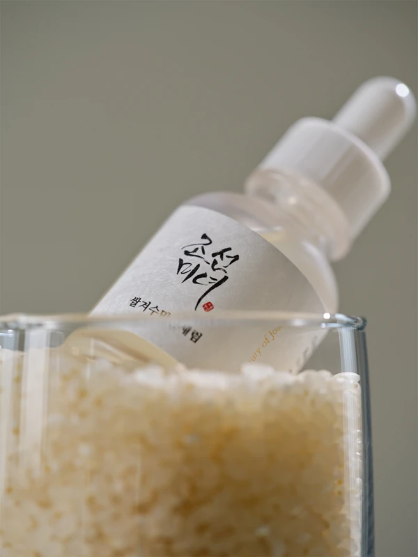 Sérum iluminador Beauty of Joseon Glow Deep com arroz e arbutina para uniformizar o tom da pele.