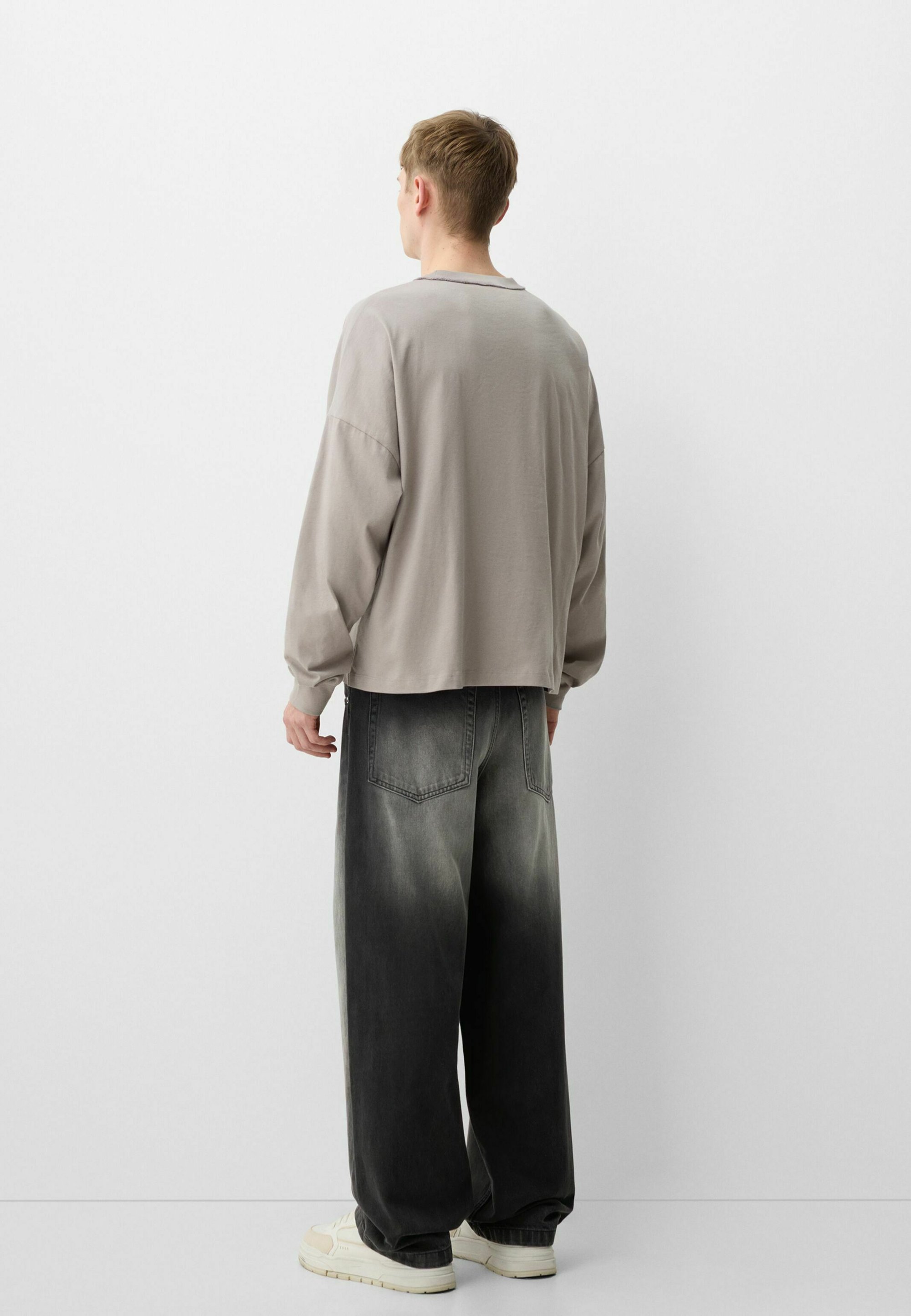 Bershka SUPER BAGGY - Luźne jeansy - czarne