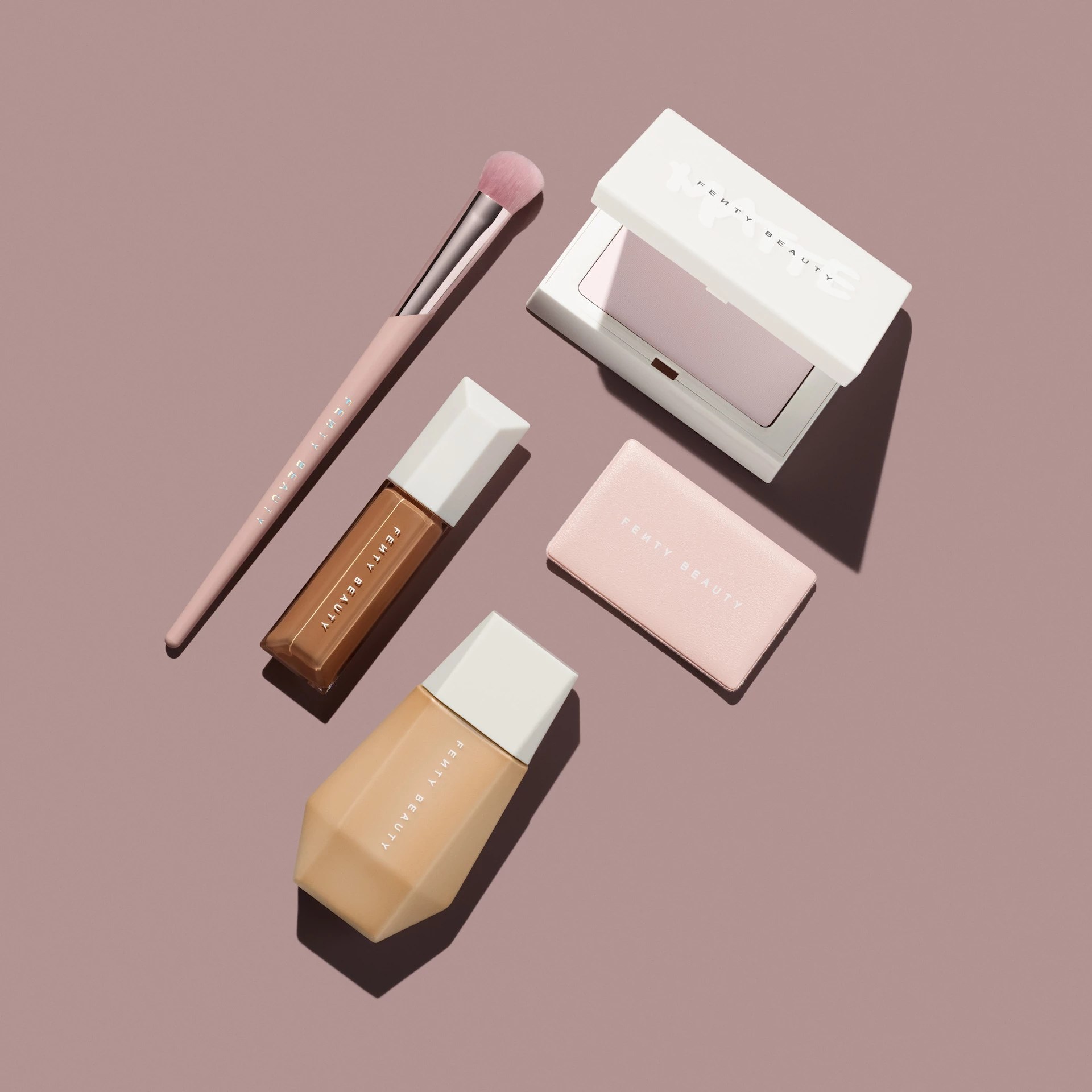 Čak i hidratantni dugotrajni korektor 220W - Fenty Beauty