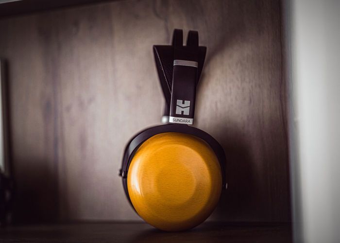 HiFiMAN Sundara Closed-Back Headphones - Nano Diaphragm - Stealth Magnets - Light Wood - Circumaural