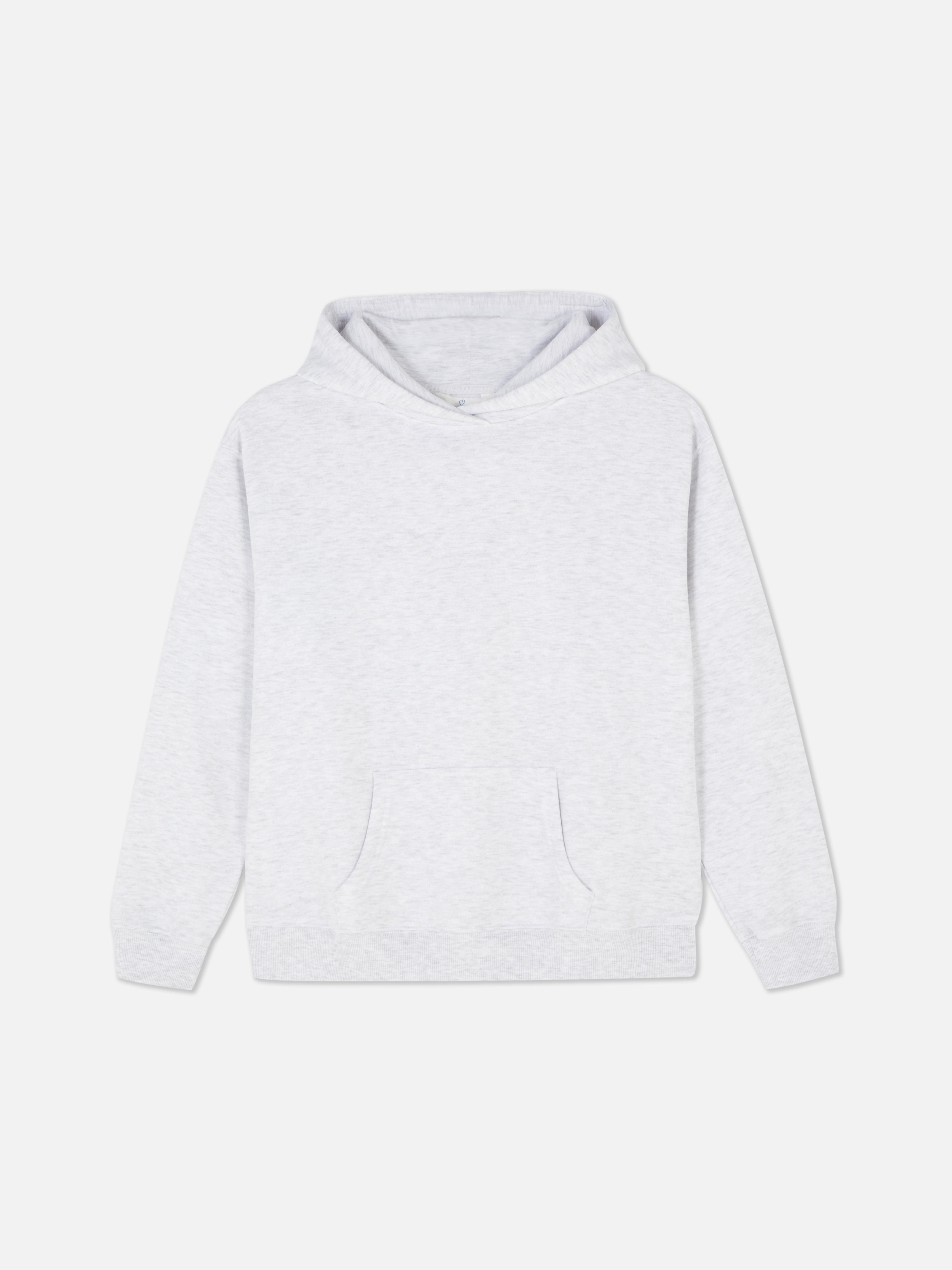 Klassischer Hoodie: Ein locker sitzender Jersey-Hoodie mit Kängurutasche passt in jede Garderobe.