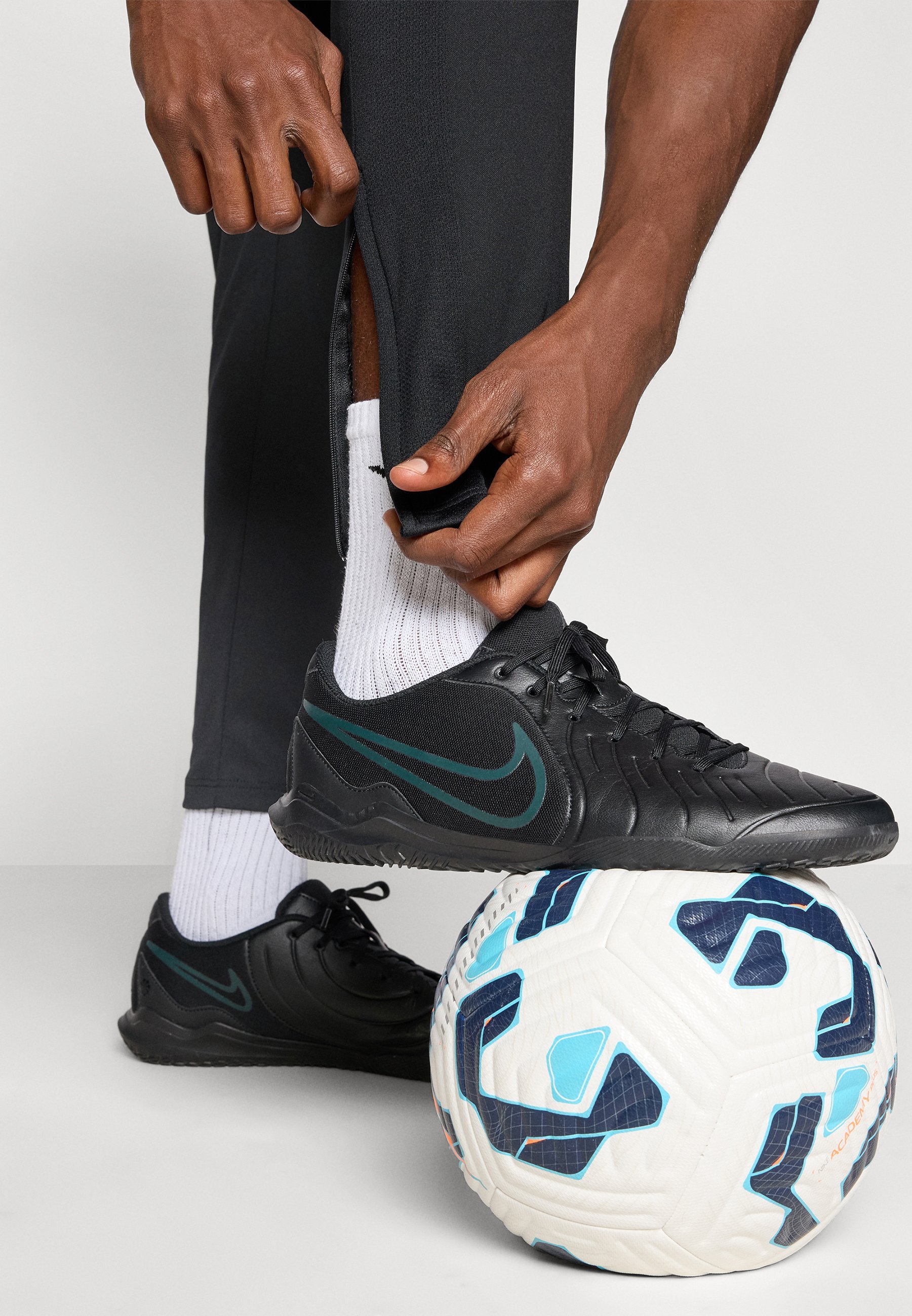 Nike Performance ACADEMY PANT - Trainingsbroek - zwart/universiteitsrood