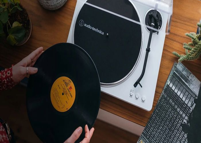 Platine vinyle Audiotechnica AT-LP70XBT Blanc