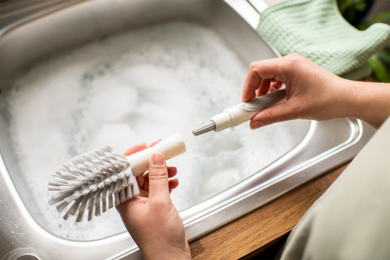 Čisticí kartáč Tommee Tippee 2v1 Clean