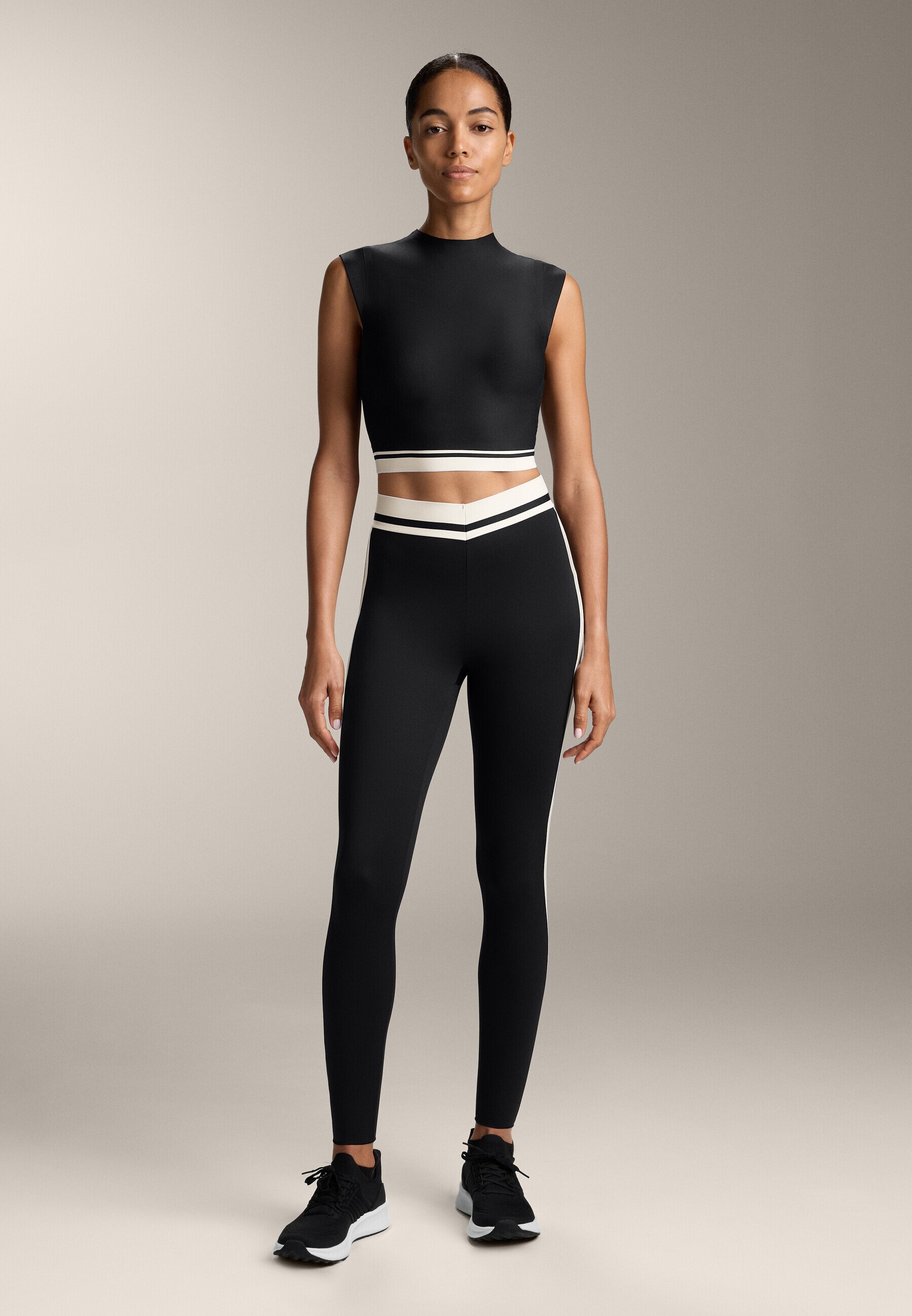 OYSHO PERFECT ADAPT - Top - zwart