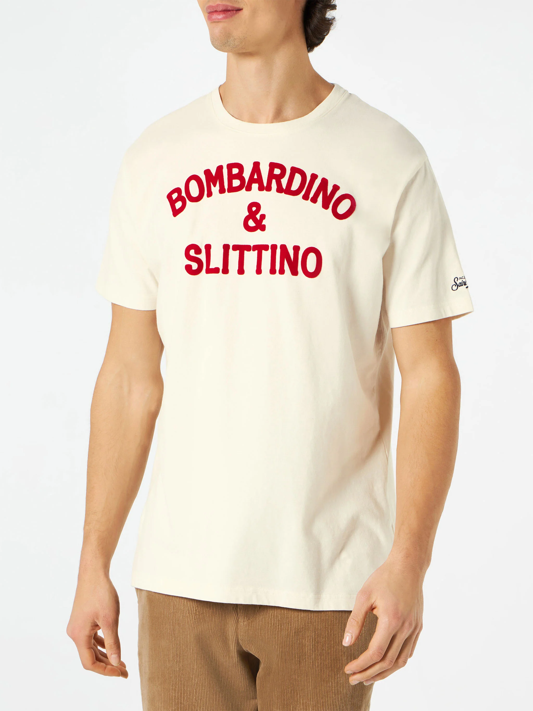 Wit heren T-shirt met rode Bombardino- en slee-print.