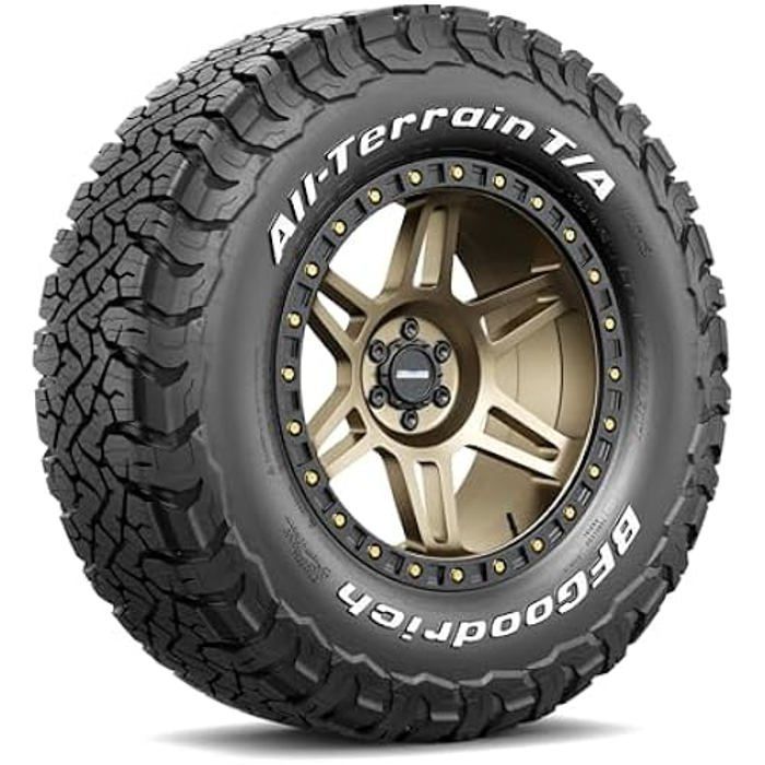 Neumático para todas las estaciones - BFGoodrich - All Terrain T/A KO3 - 215/70R16 - 100/97S - Excelente tracción en nieve y barro.