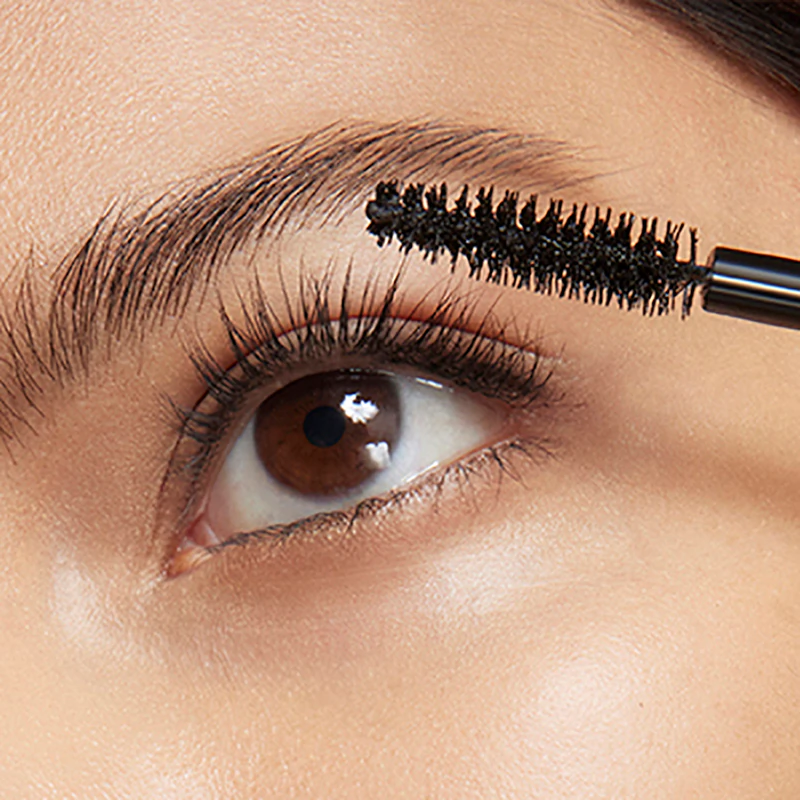 Estée Lauder Turbo Lash Mascara verdikt, krult en scheidt de wimpers.