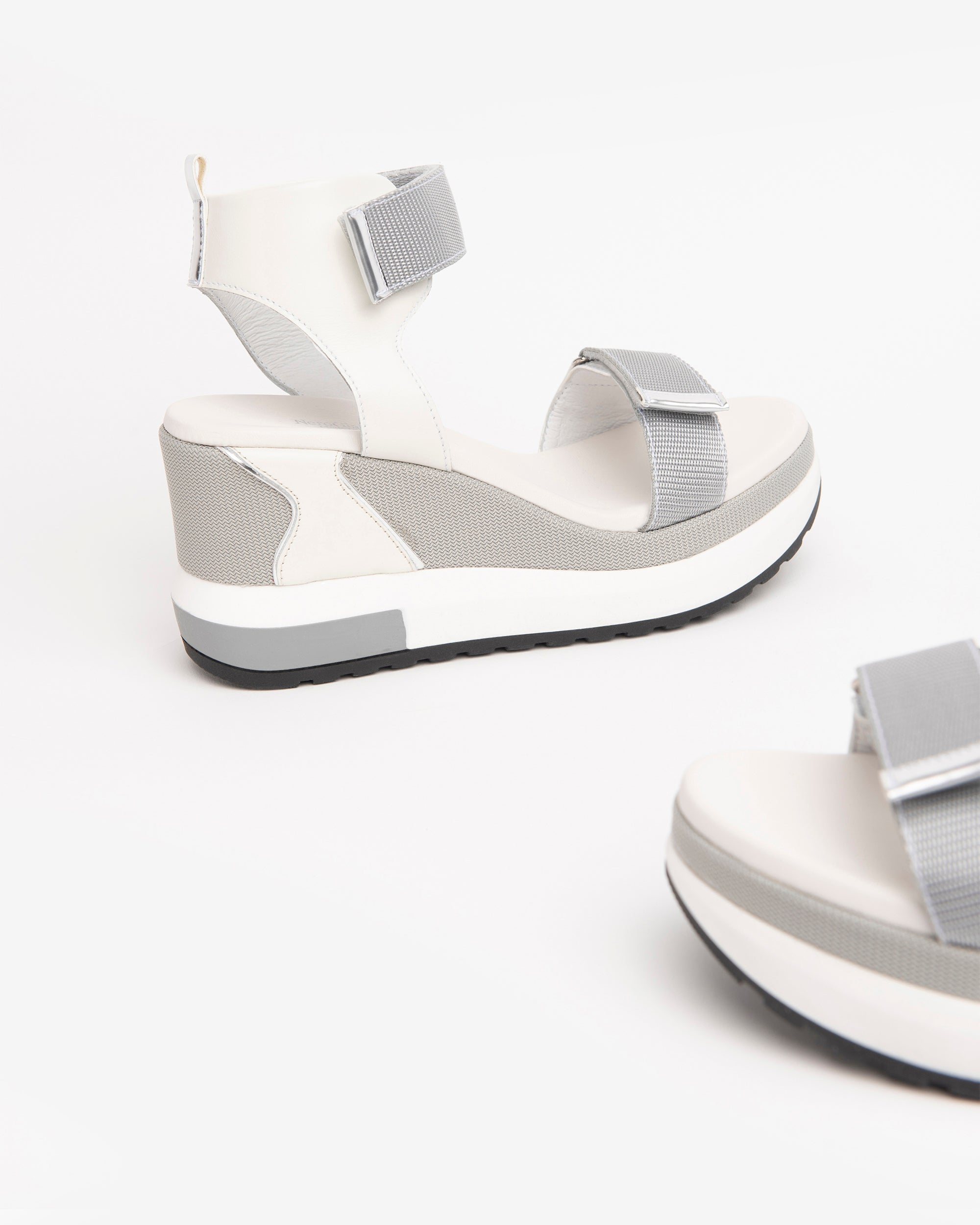  Sandales en cuir pour femmes