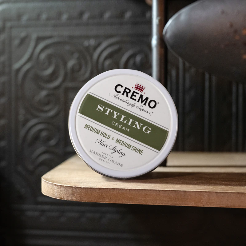 Creme para pentear Cremo, fórmula média, hidratante e modeladora para cabelos.