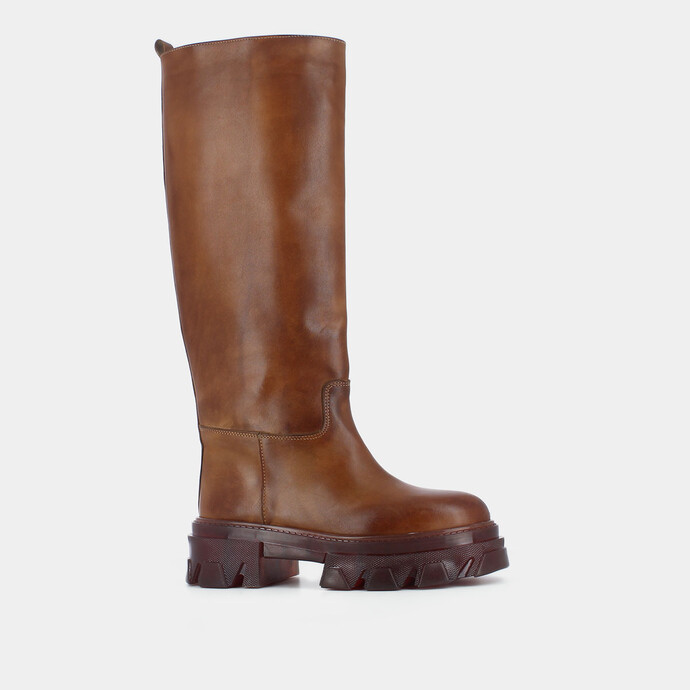 Bottes à semelles crantées  en cuir cognac