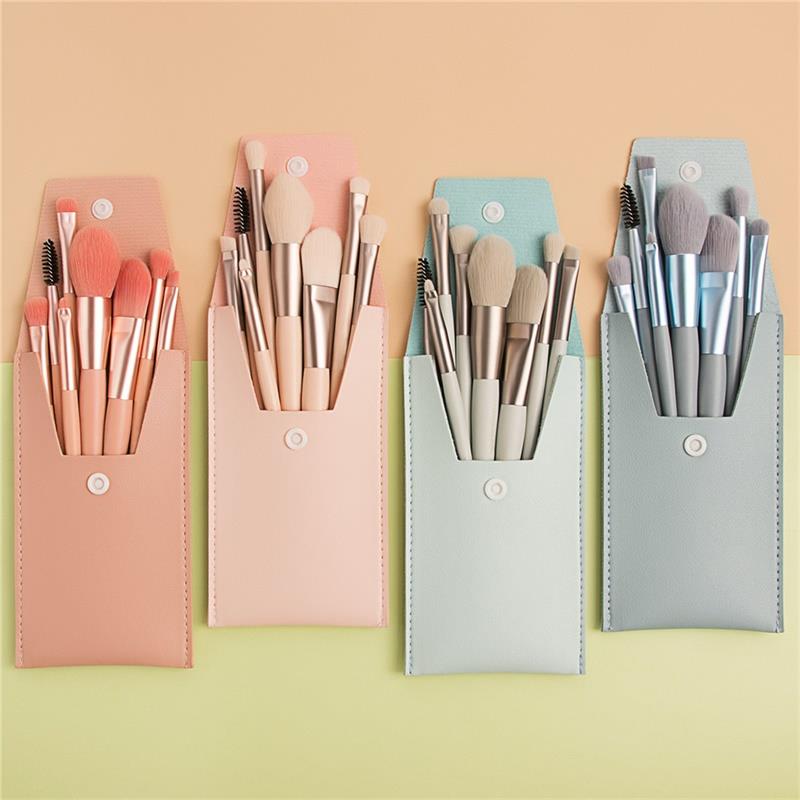 Mini set di pennelli per il trucco portatile, ideale da portare sempre con sé: ombretto, sopracciglia, labbra, fondotinta, strumenti cosmetici, pennelli e trousse. Scegli il tuo set!