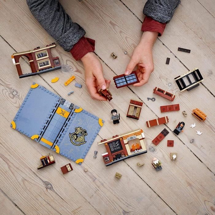 Jeu de construction - LEGO - 76385 - Harry Potter - Cours de sortilèges - Mallette de voyage