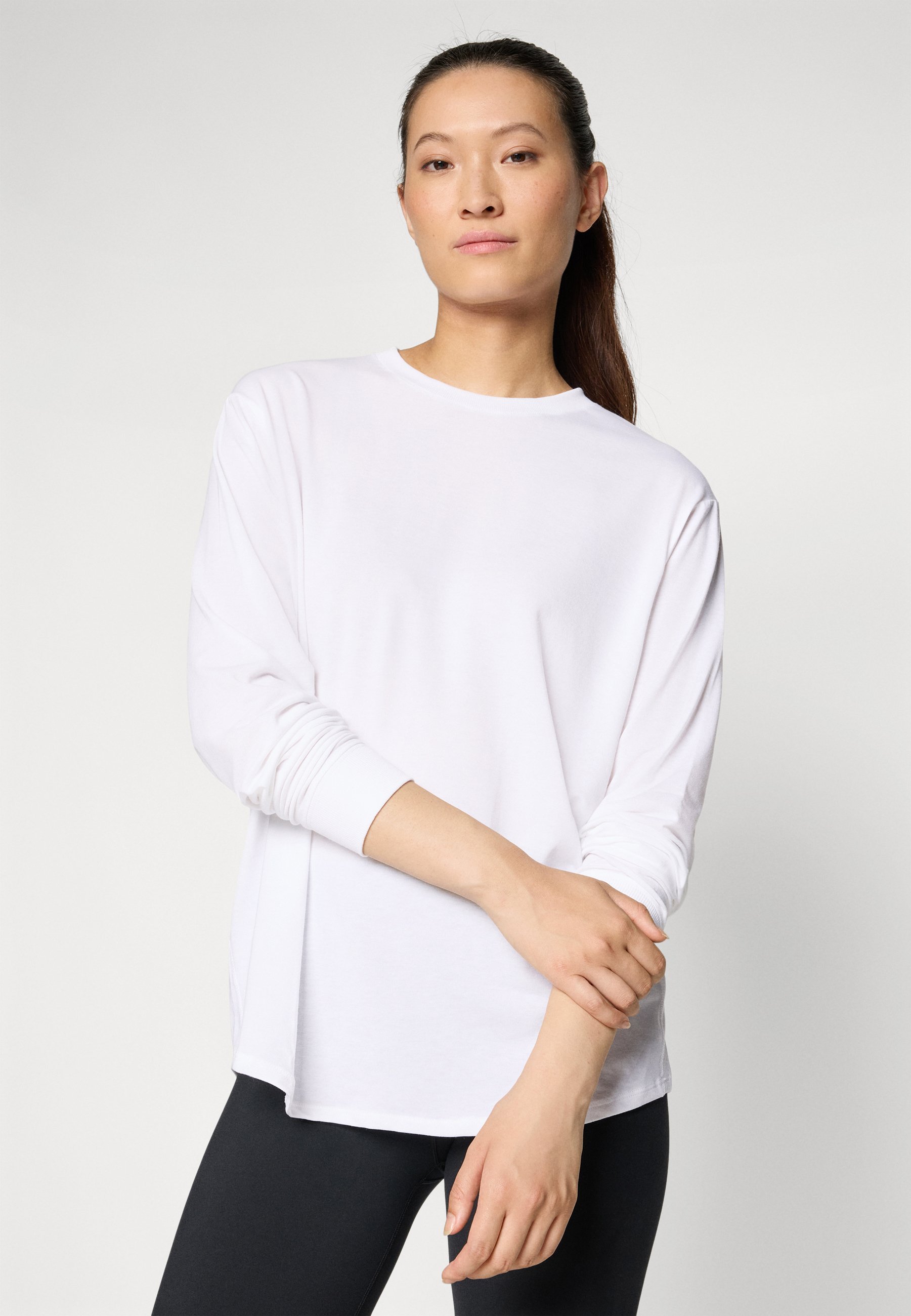 Nike Performance ONE RELAXED – Langarmshirt – Weiß