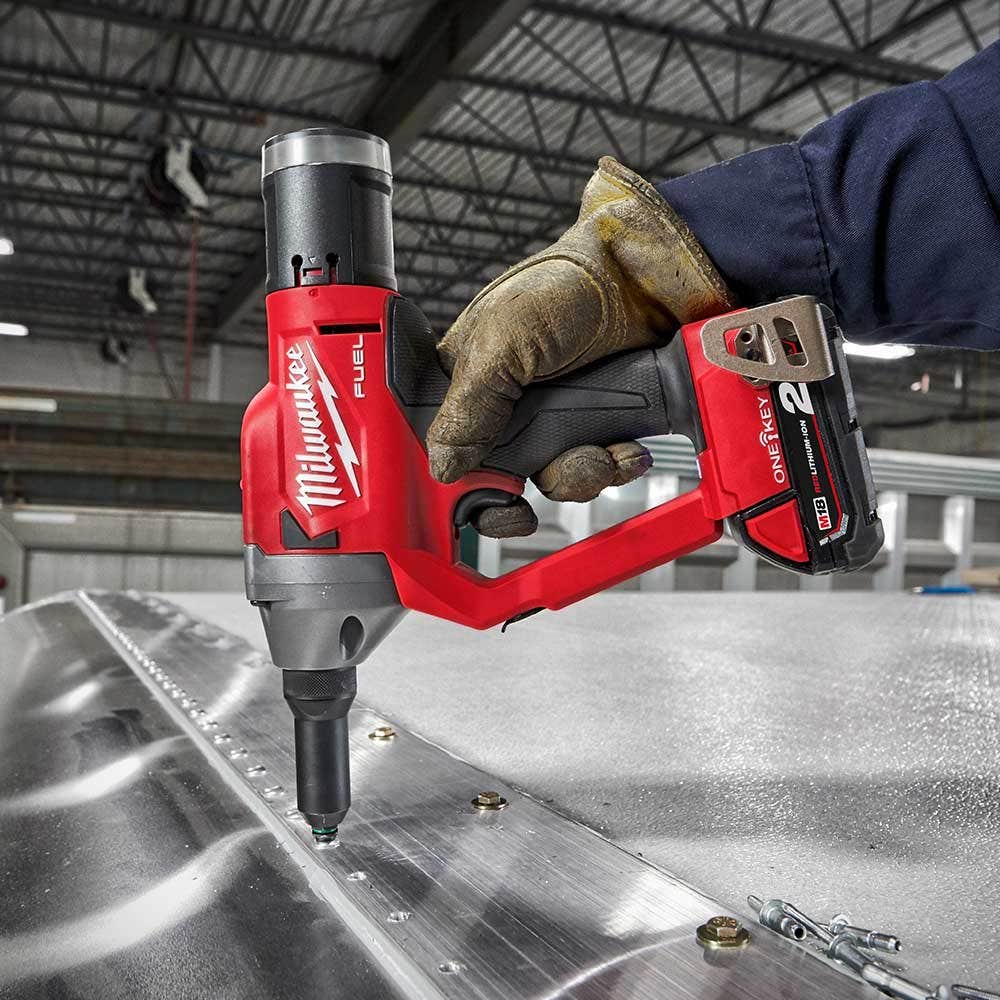MILWAUKEE 18V FUEL™ 1/4-Zoll-Nietgerät mit ONE-KEY™-Abdeckung M18FPRT-0
