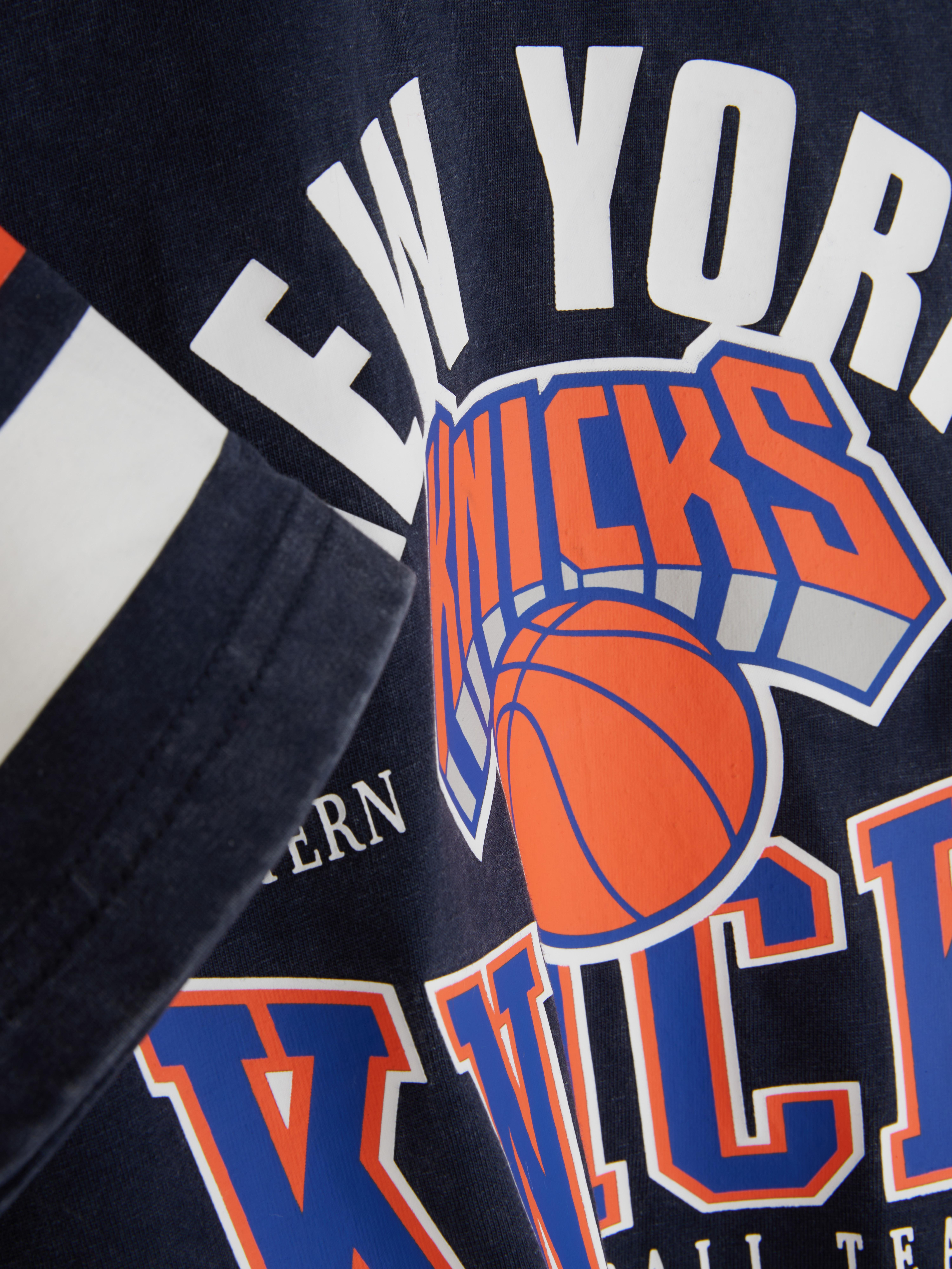 Tricou NBA New York Knicks Un tricou sport cu mânecă scurtă și imprimeuri New York Knicks