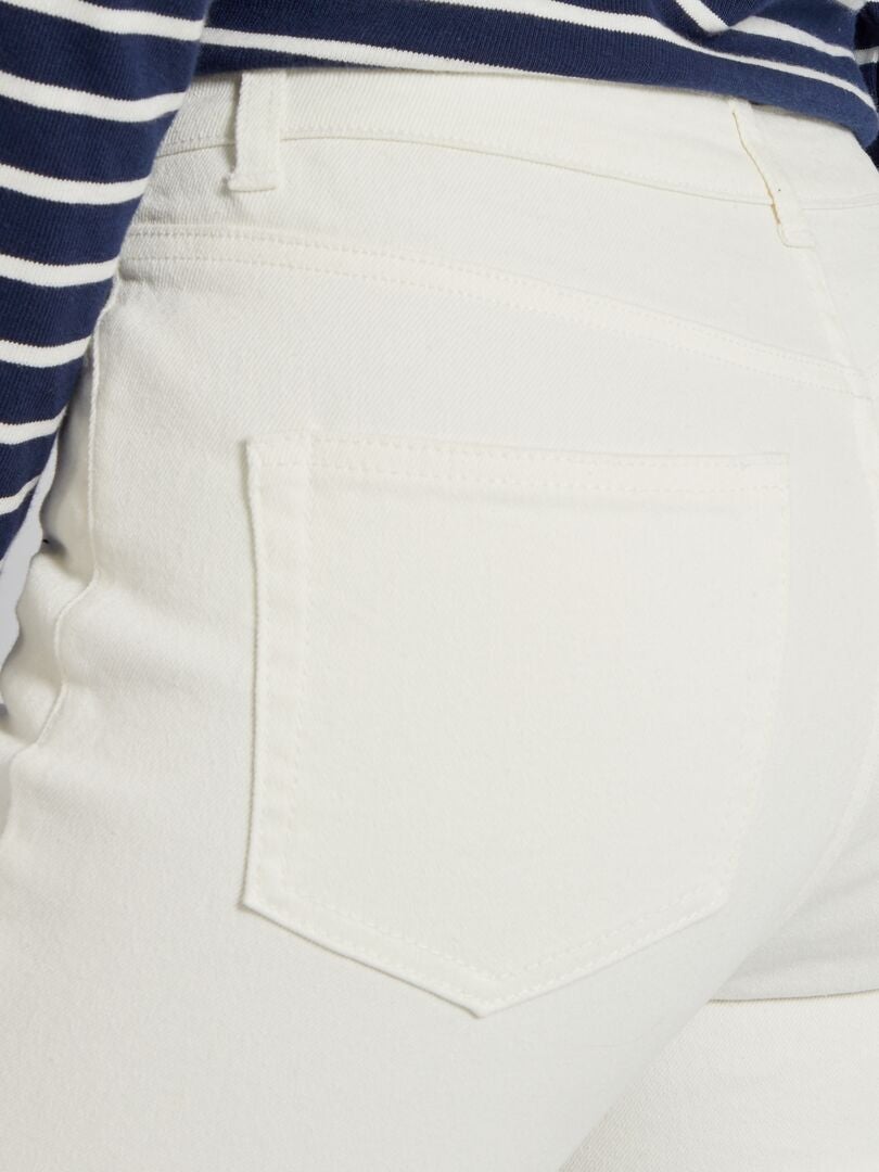Jeansy slim stretch - 32L - BIAŁE