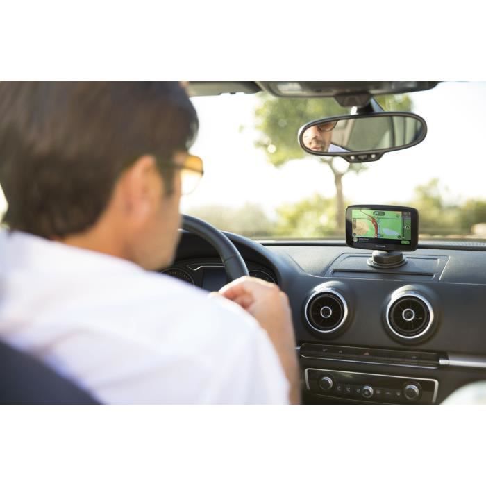 GPS para coche TomTom GO Essential de 6 pulgadas con mapas de 49 países de Europa, Wi-Fi integrado y función de manos libres.