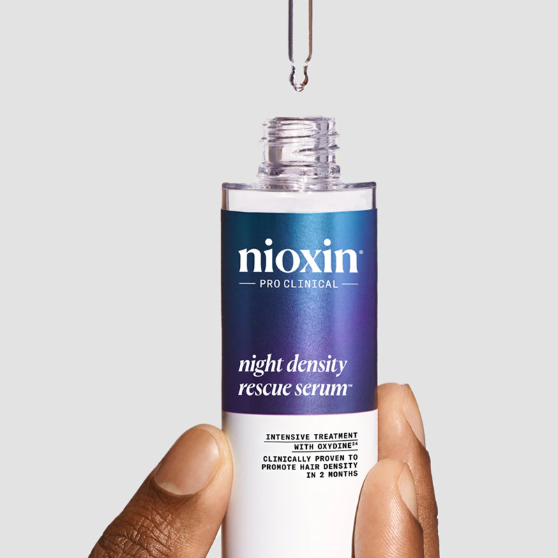 Sérum noturno Nioxin Night Density Rescue para cuidados com cabelos ralos.