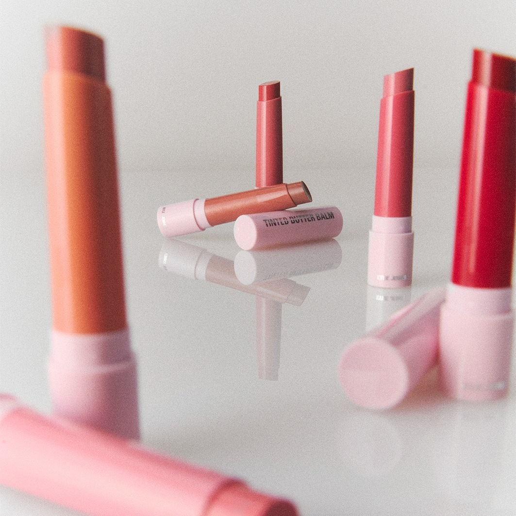 KYLIE COSMETICS lūpų balzamas „Tinted Butter Balm“ – 2,4 g