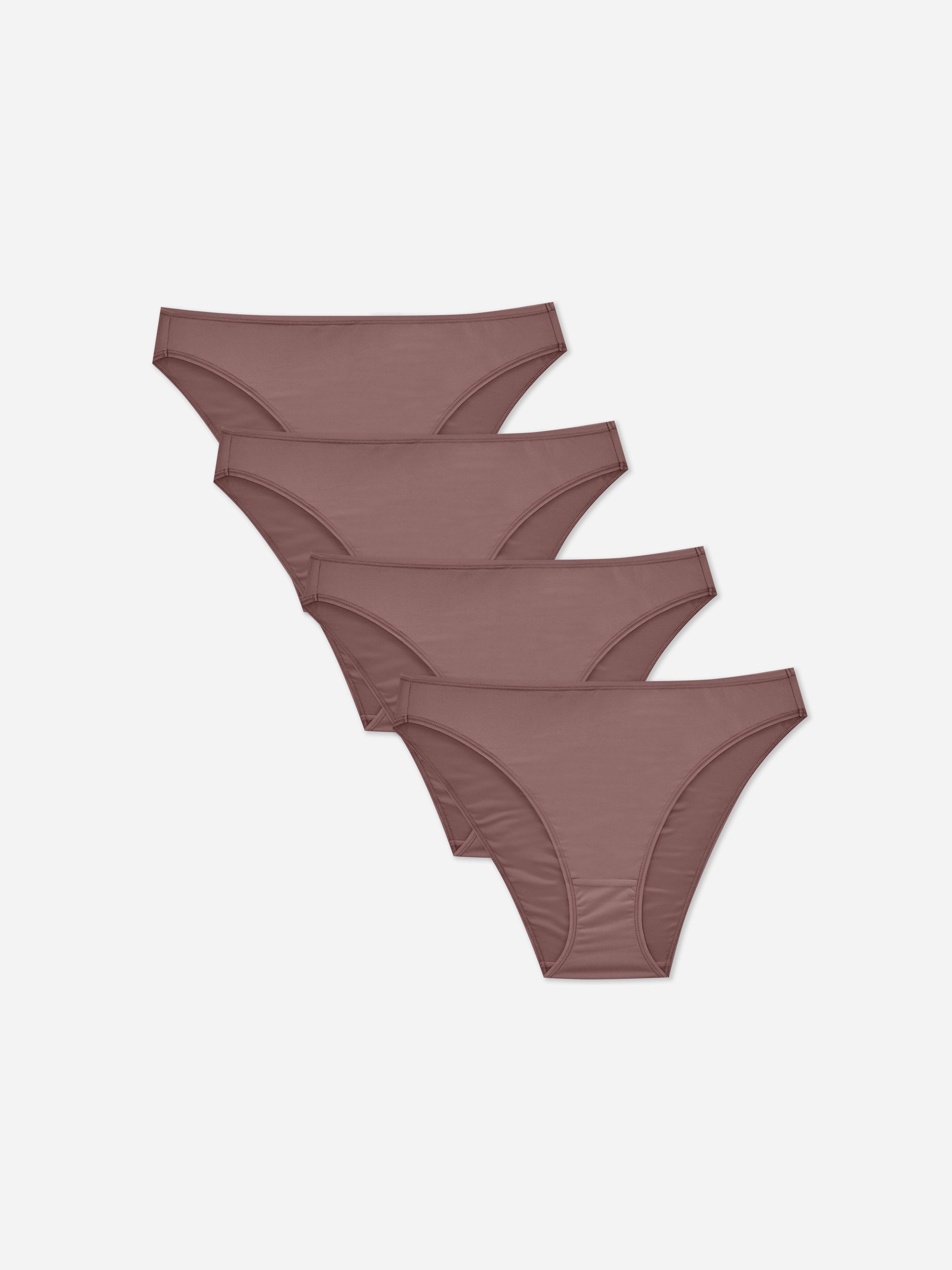 Hochgeschnittene Slips, 4er-Set. Vier zeitlose Slips mit hochgeschnittener Silhouette.