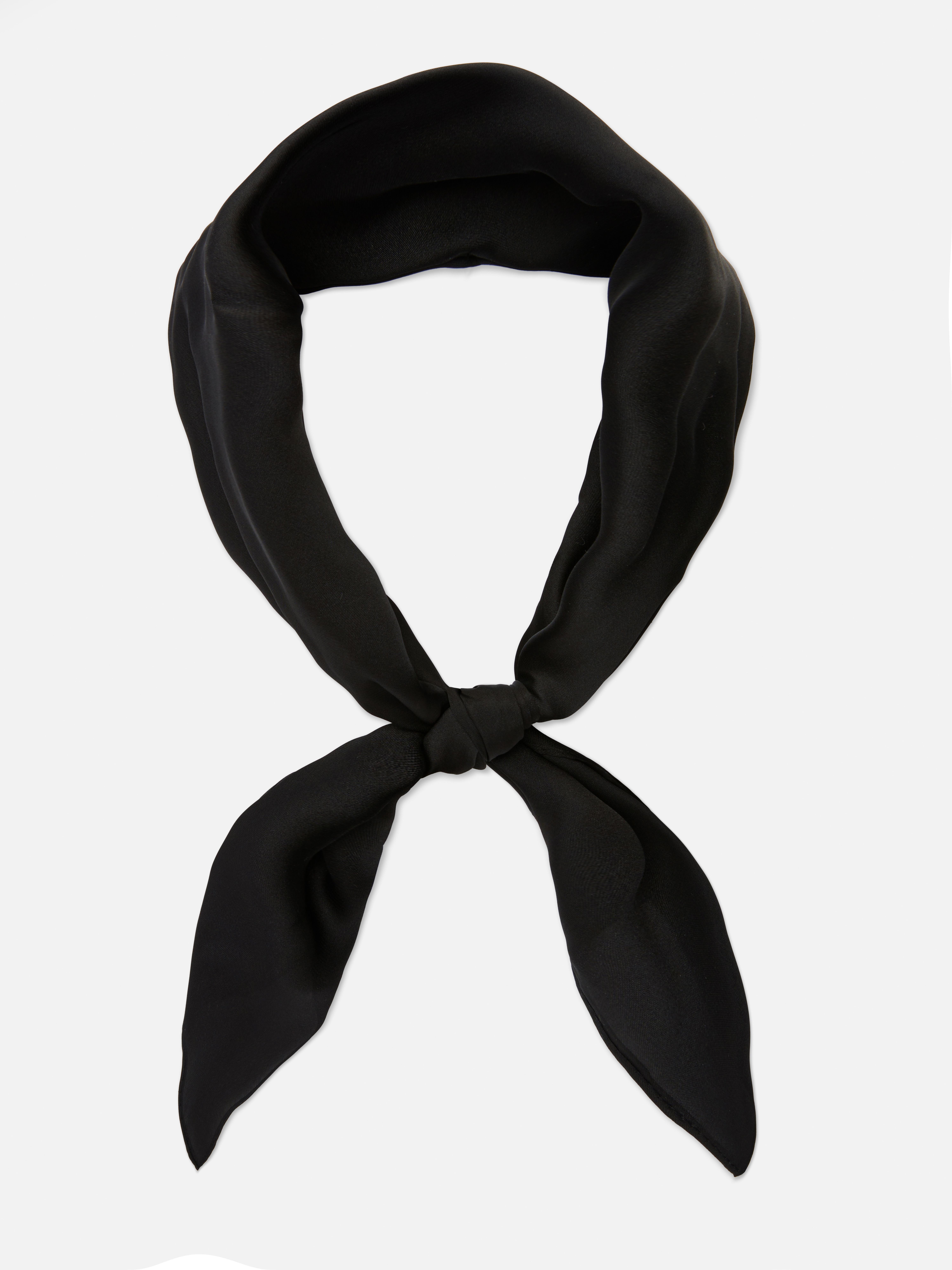 Eșarfă clasică din satin. Această eșarfă mătăsoasă este un plus elegant pentru orice ținută.