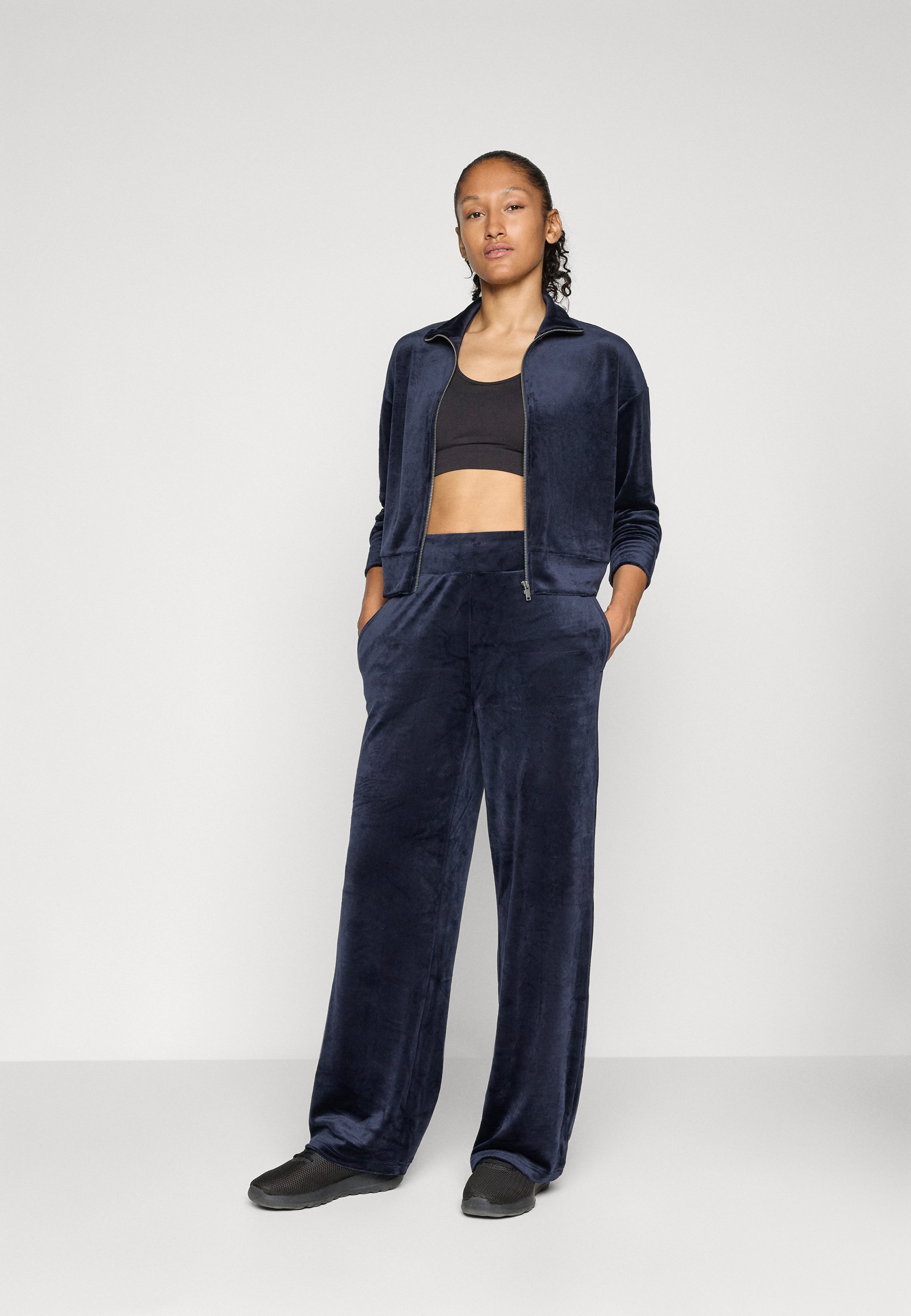 ONLY Play ONPMIA SHORT - Felpa con zip - cielo notturno