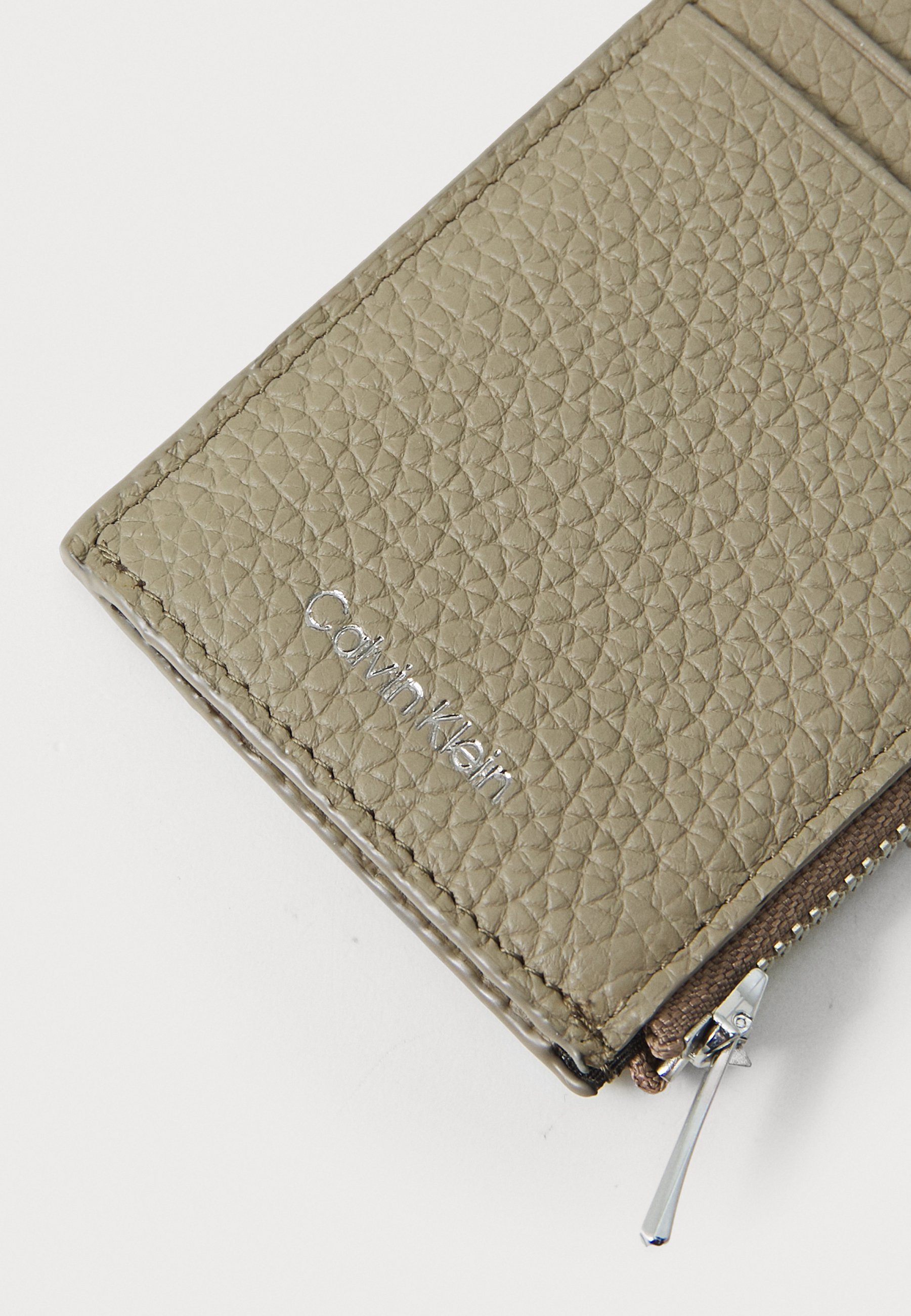 Calvin Klein ZIP CARD CASE - Portemonnee - taupe